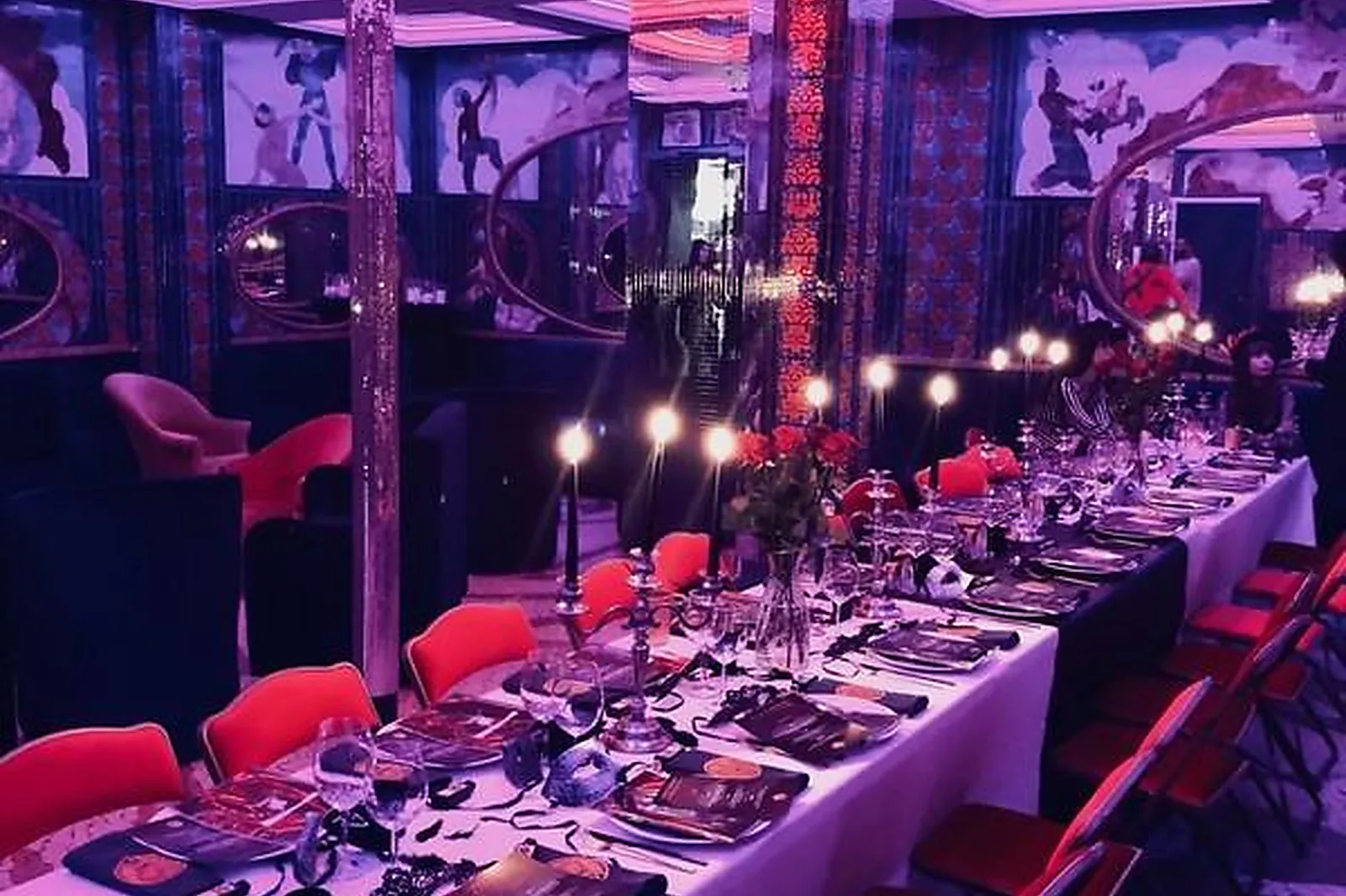 Lieux événementiels, AUX BELLES POULES