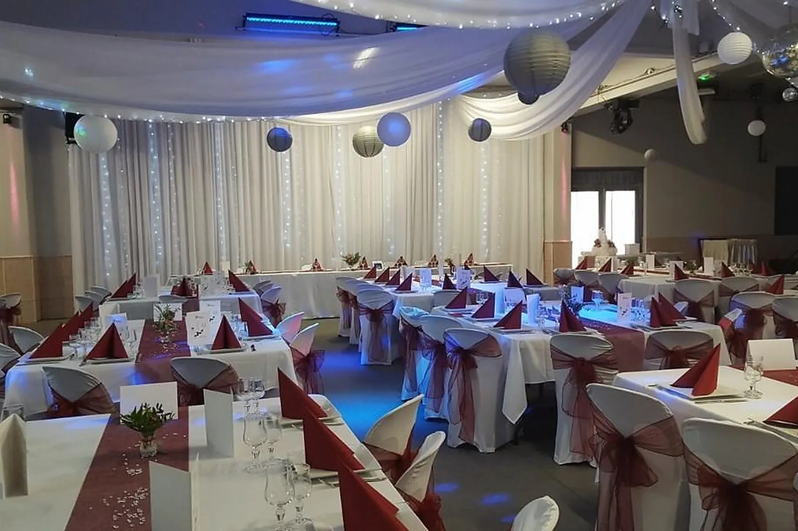 Lieux événementiels, AUX DEUX COLOMBES