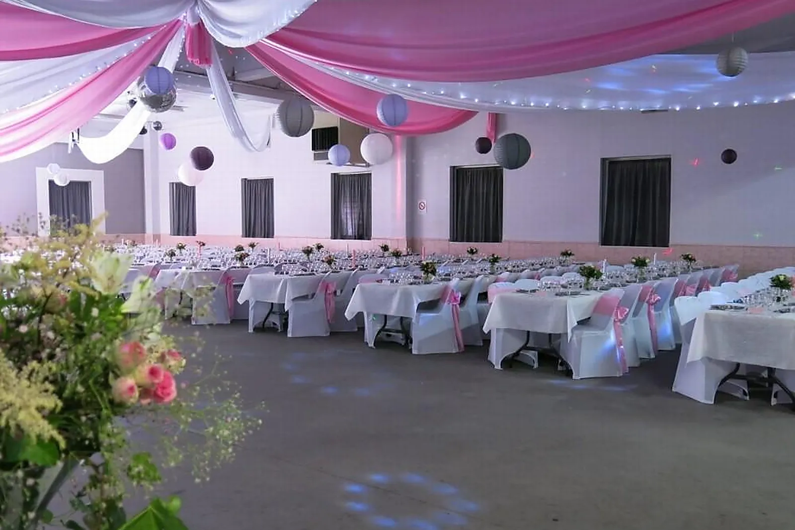 Lieux événementiels, AUX DEUX COLOMBES