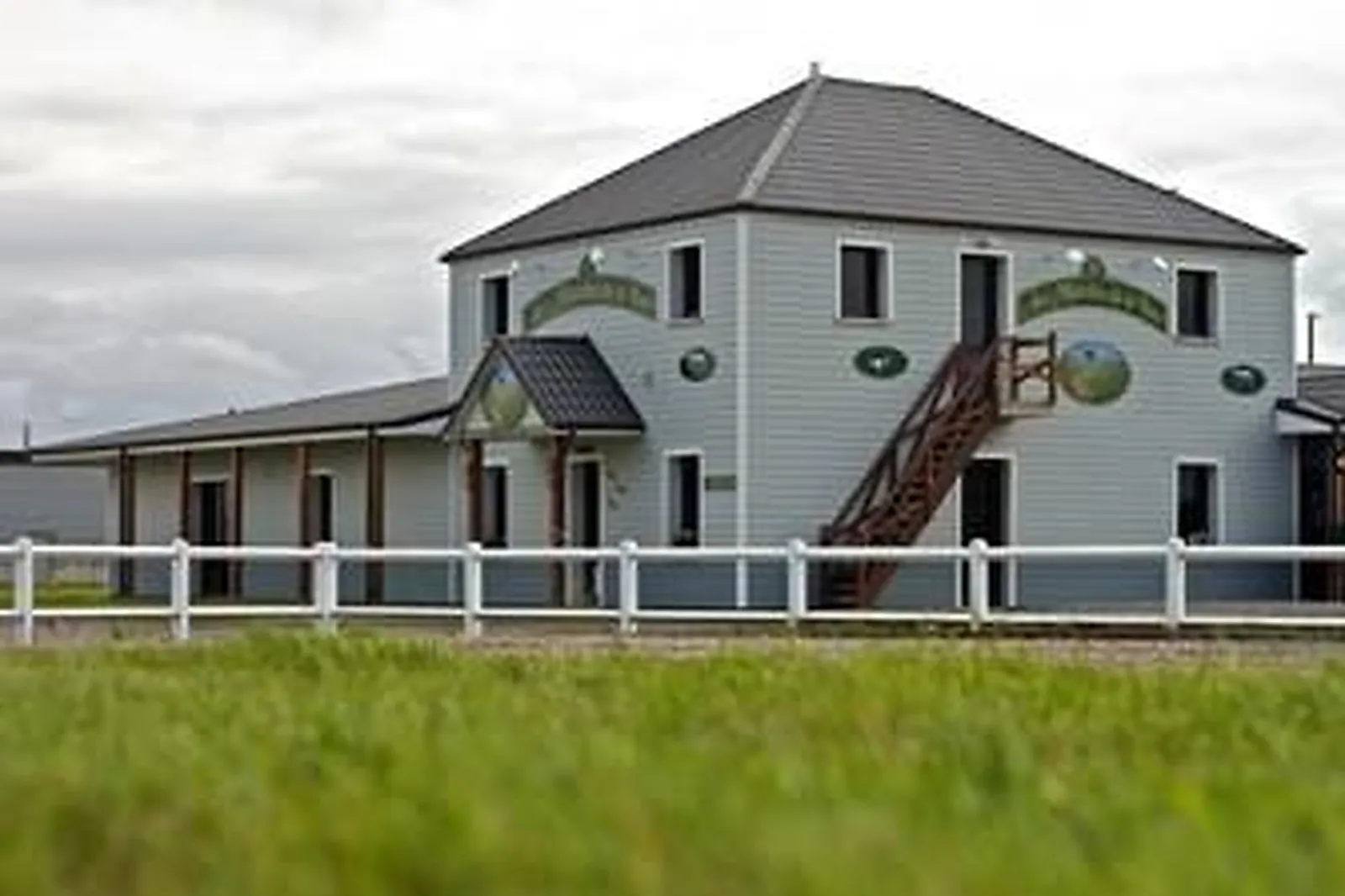 Lieux événementiels, AUX MARCHES DE LA BAIE