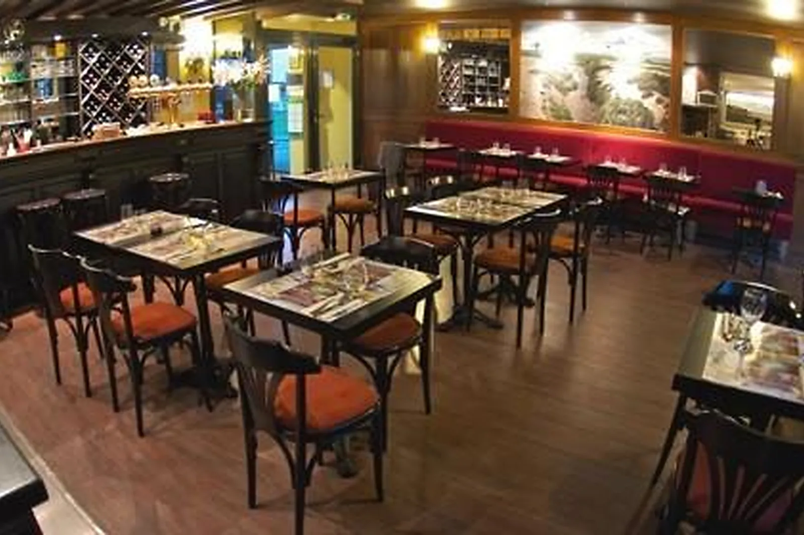 Lieux événementiels, AUX MARCHES DE LA BAIE