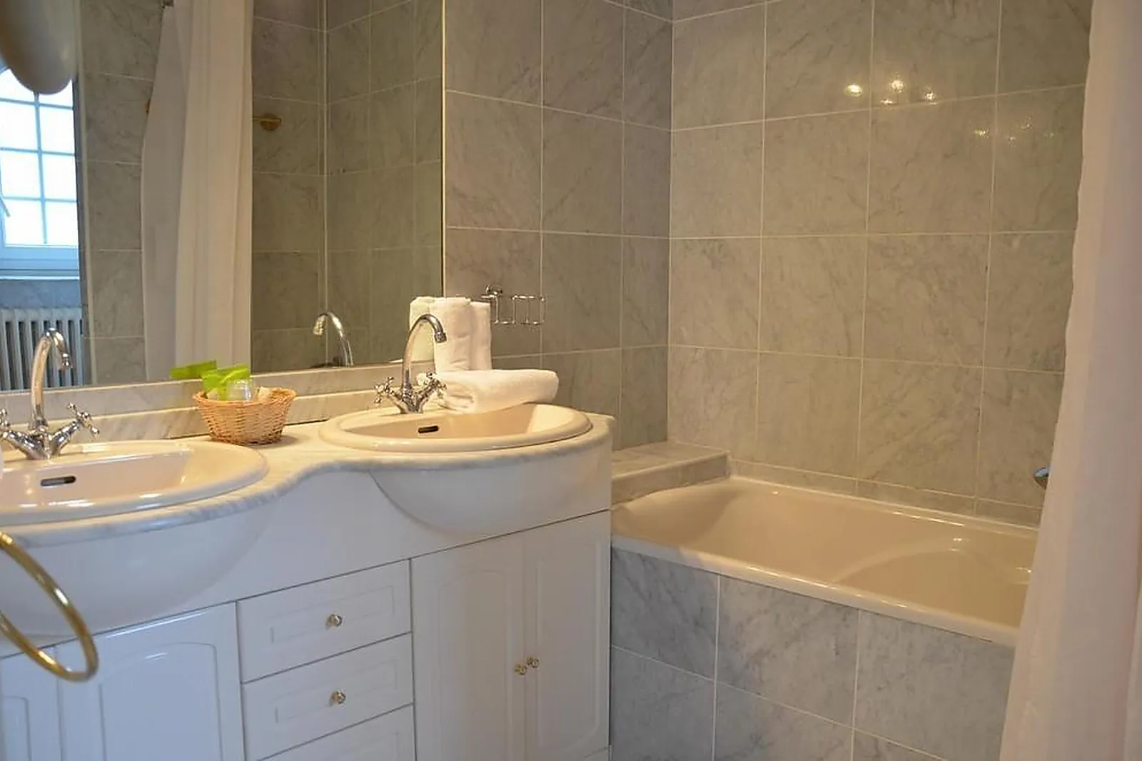 Lieux événementiels, AUX TRUITES BLEUES