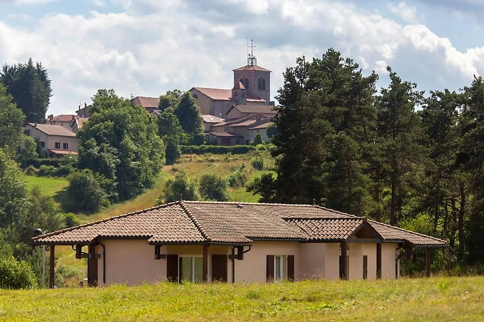 Lieux événementiels, AZUREVA FOURNOLS D'AUVERGNE ***
