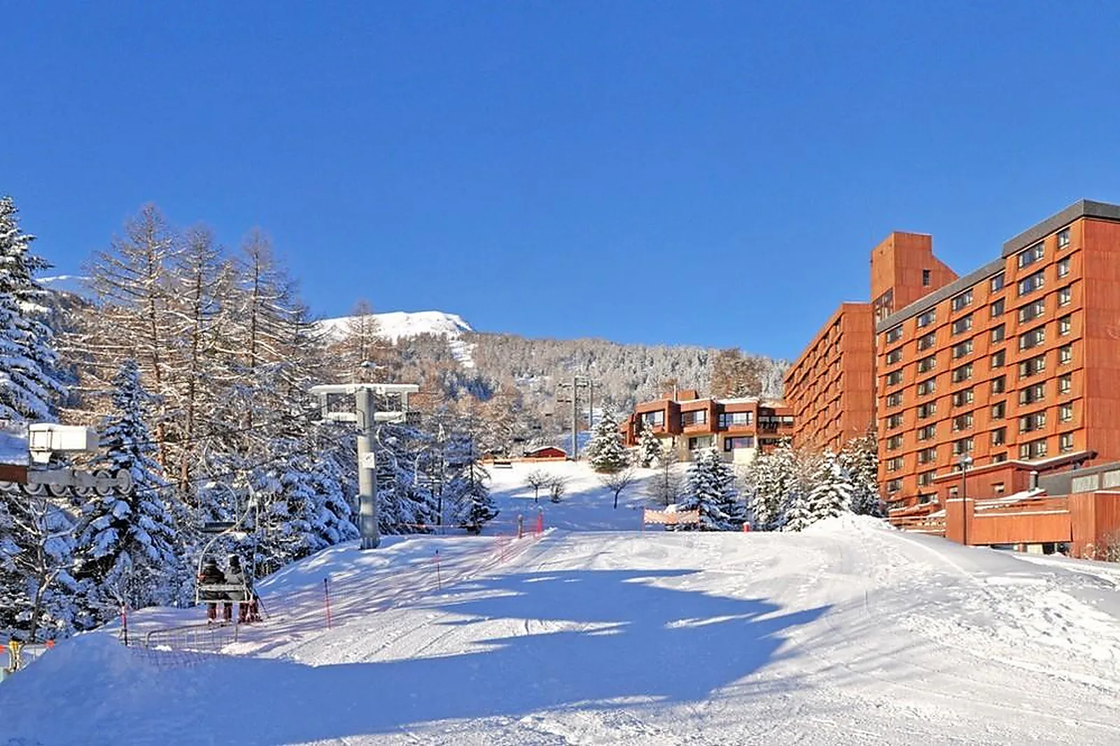 Lieux événementiels, AZUREVA LES KARELLIS