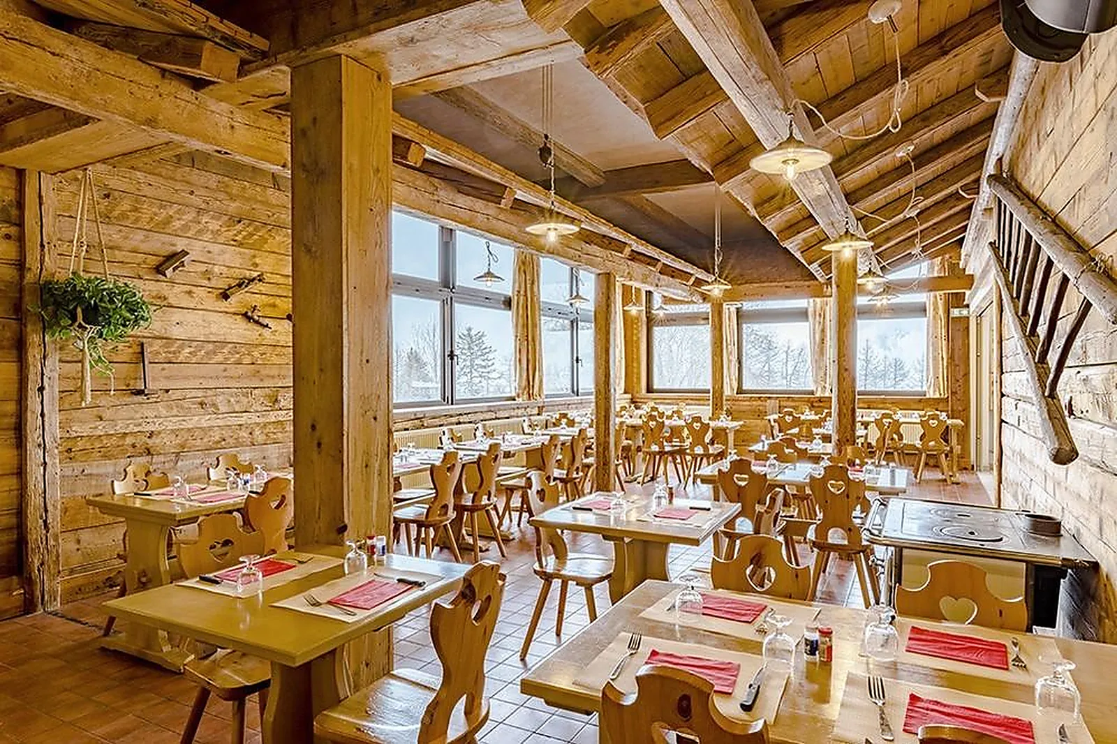 Lieux événementiels, AZUREVA LES KARELLIS