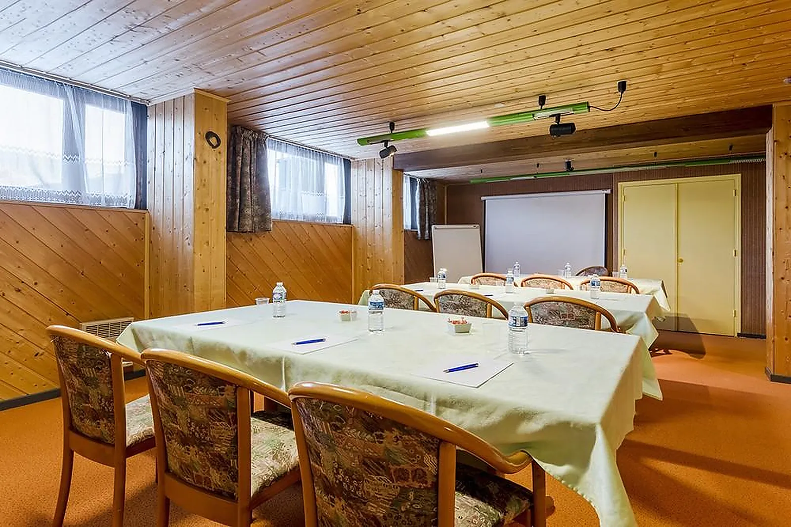 Lieux événementiels, AZUREVA LES KARELLIS