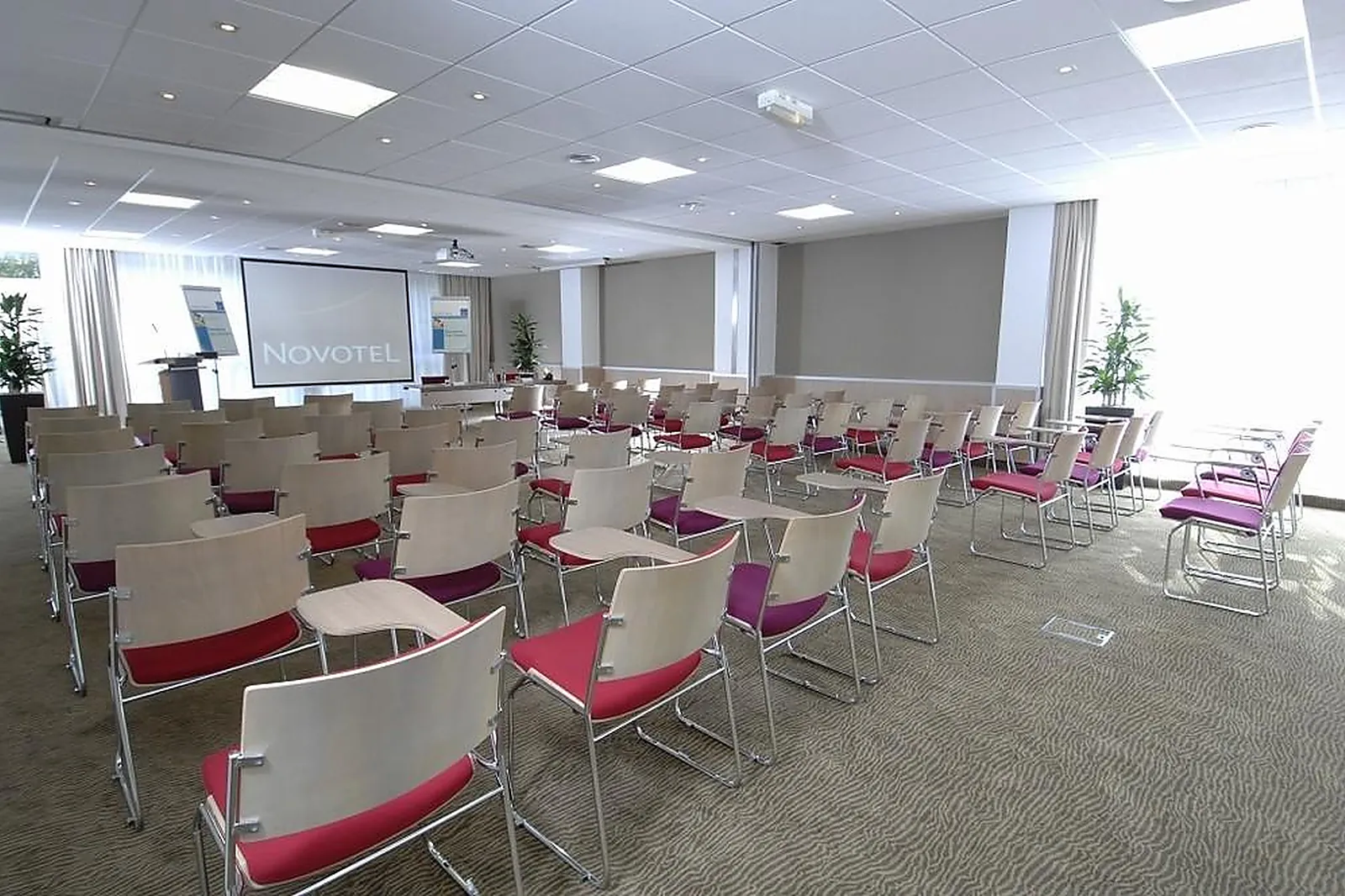 Lieux événementiels, BB HÔTEL CERGY PORT