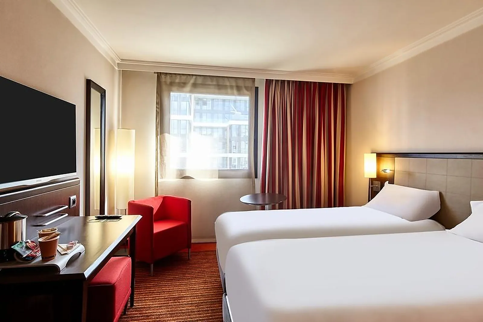 Lieux événementiels, B AND B HÔTEL SAINT-QUENTIN-EN-YVELINES CENTRE GARE