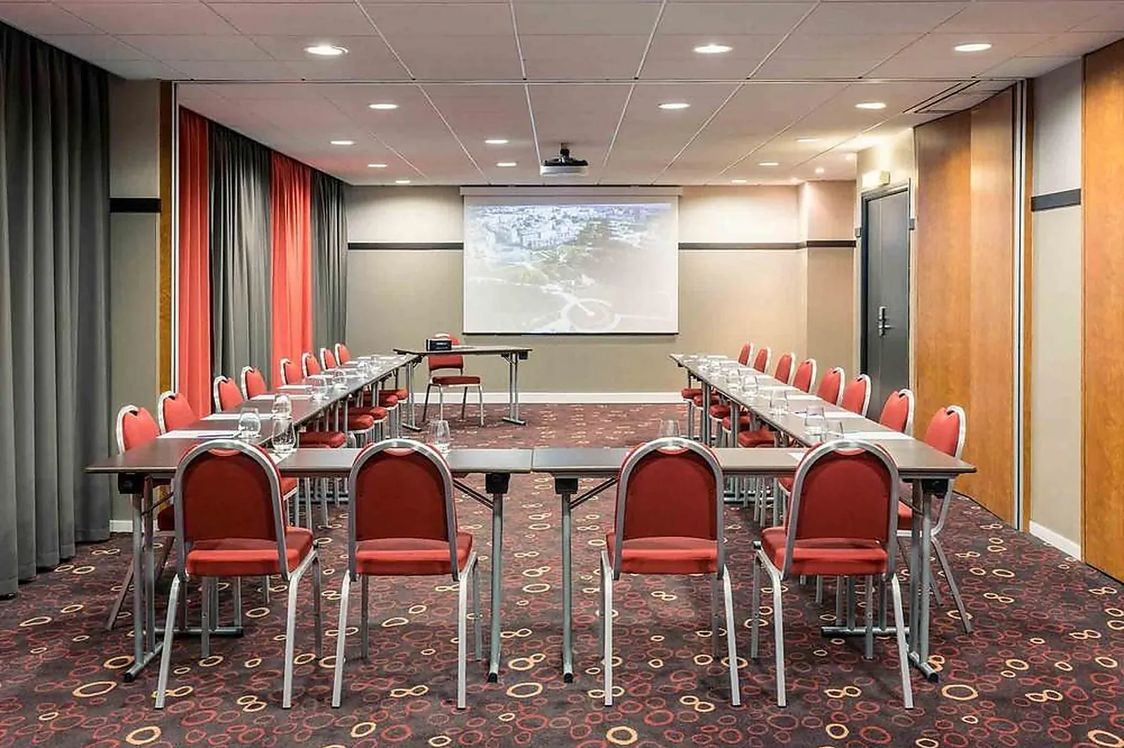 Lieux événementiels, B AND B HÔTEL SAINT-QUENTIN-EN-YVELINES CENTRE GARE