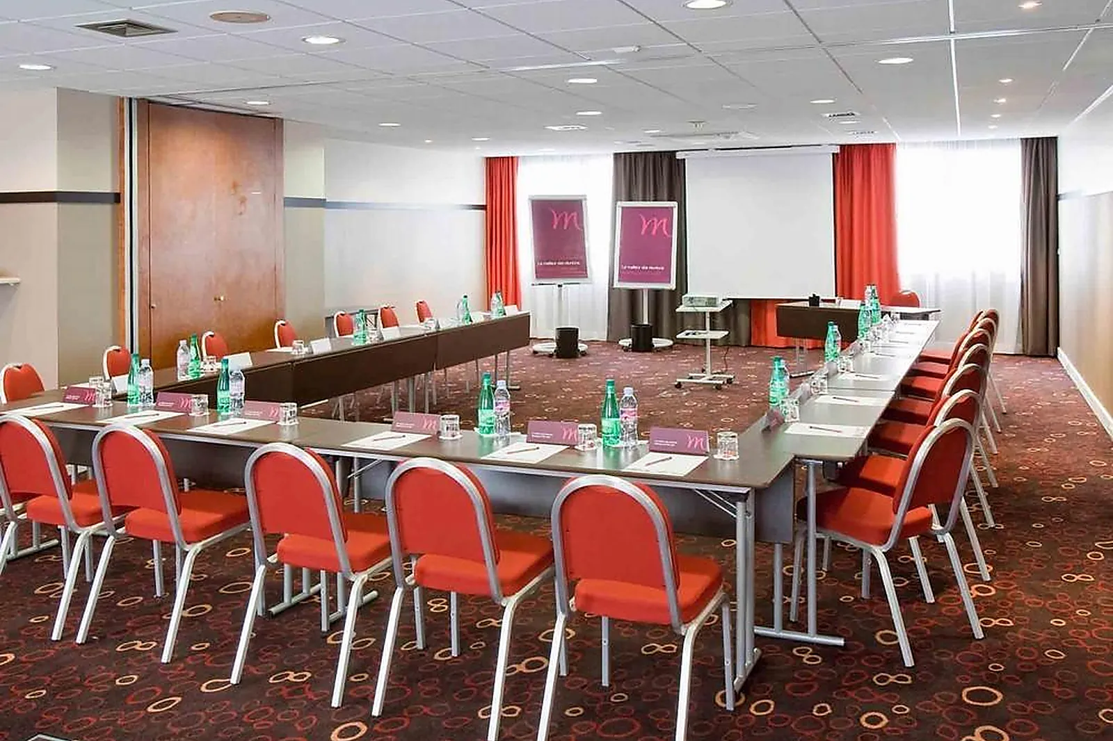 Lieux événementiels, B AND B HÔTEL SAINT-QUENTIN-EN-YVELINES CENTRE GARE