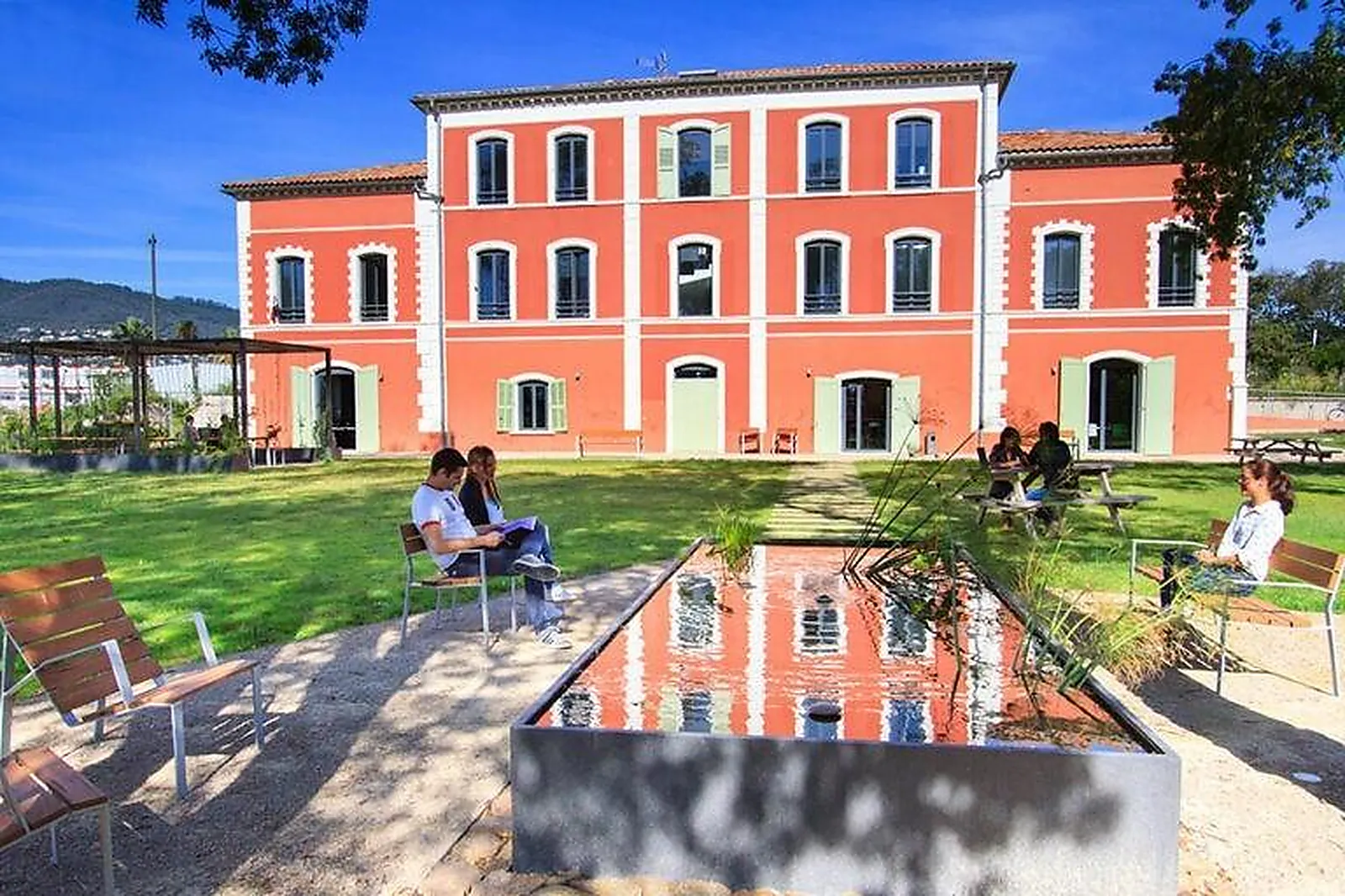 Lieux événementiels, BASTIDE ROUGE