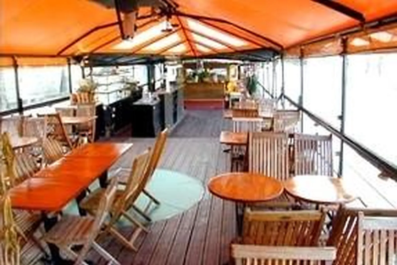 Lieux événementiels, BATEAU LE SIX HUIT