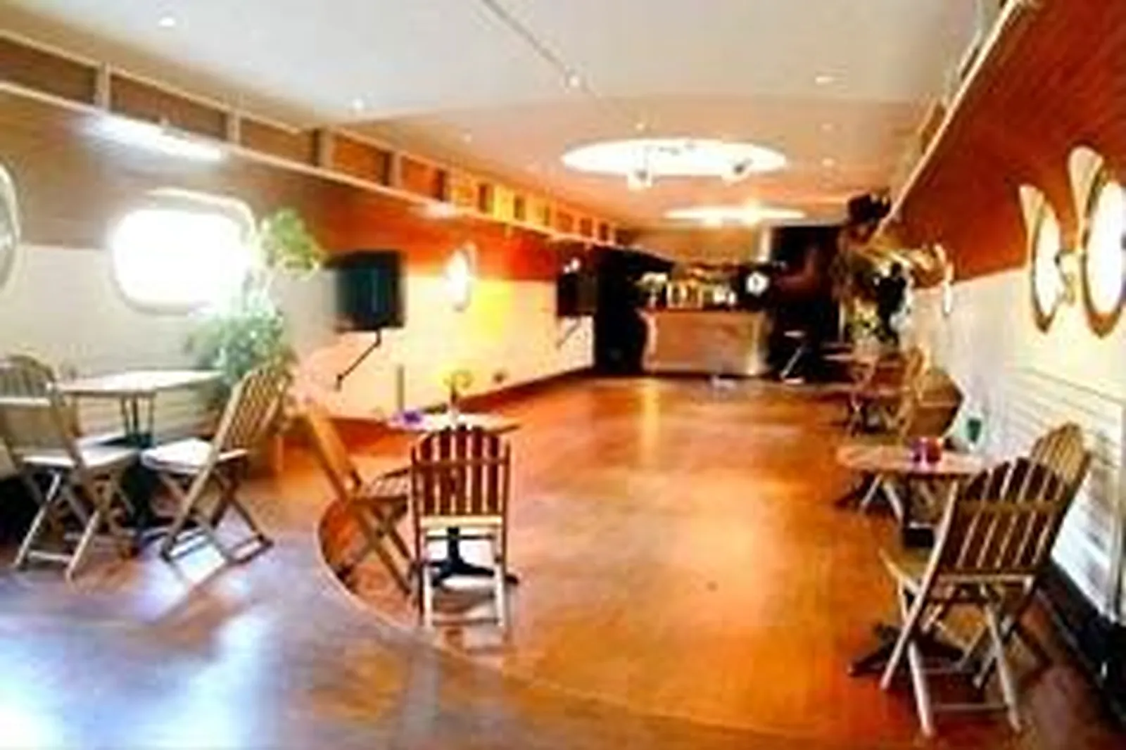 Lieux événementiels, BATEAU LE SIX HUIT