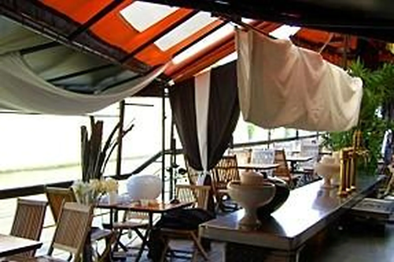 Lieux événementiels, BATEAU LE SIX HUIT