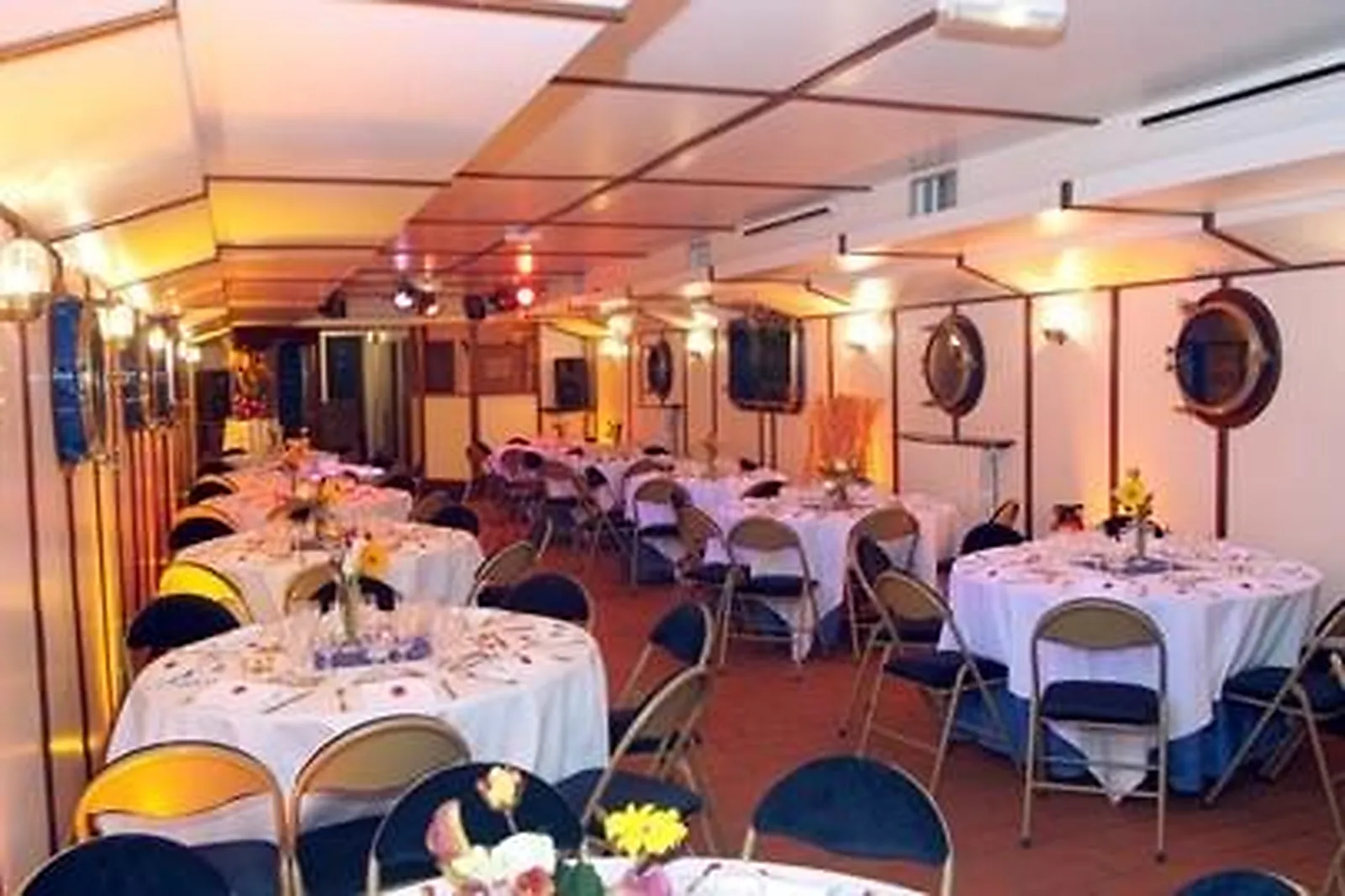 Lieux événementiels, BATEAU AABYSSE