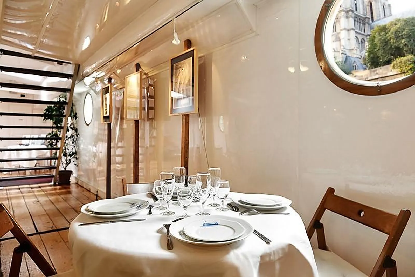 Lieux événementiels, BATEAU DAPHNÉ