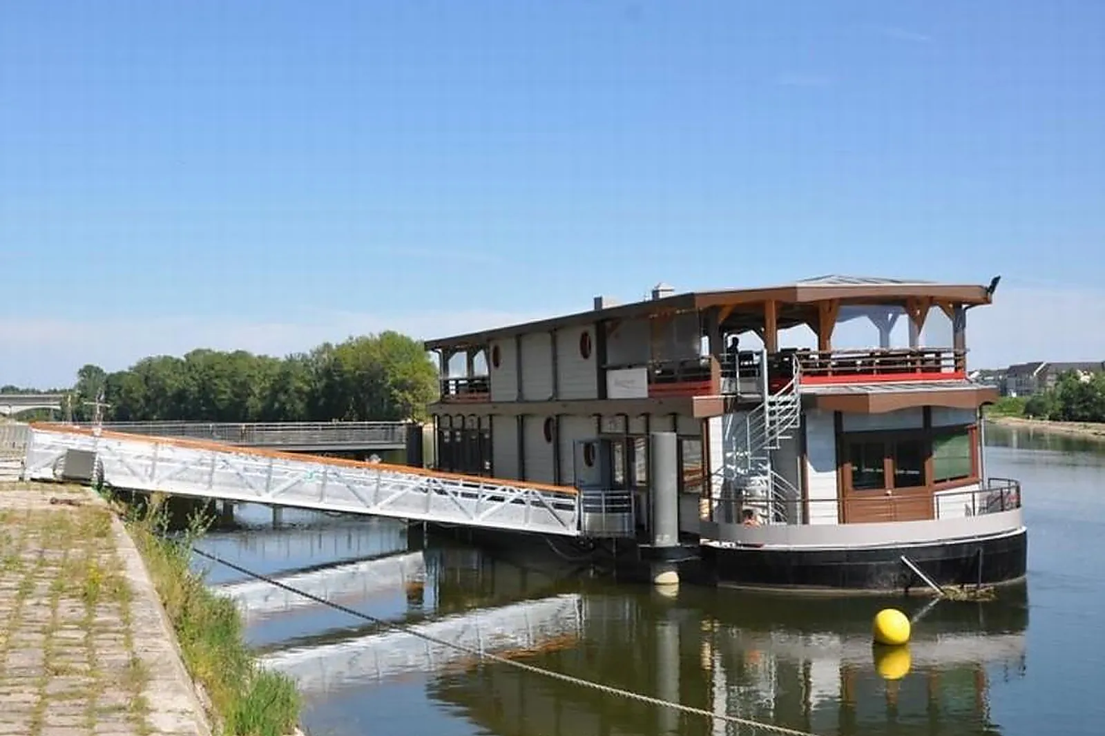 Lieux événementiels, BATEAU LAVOIR
