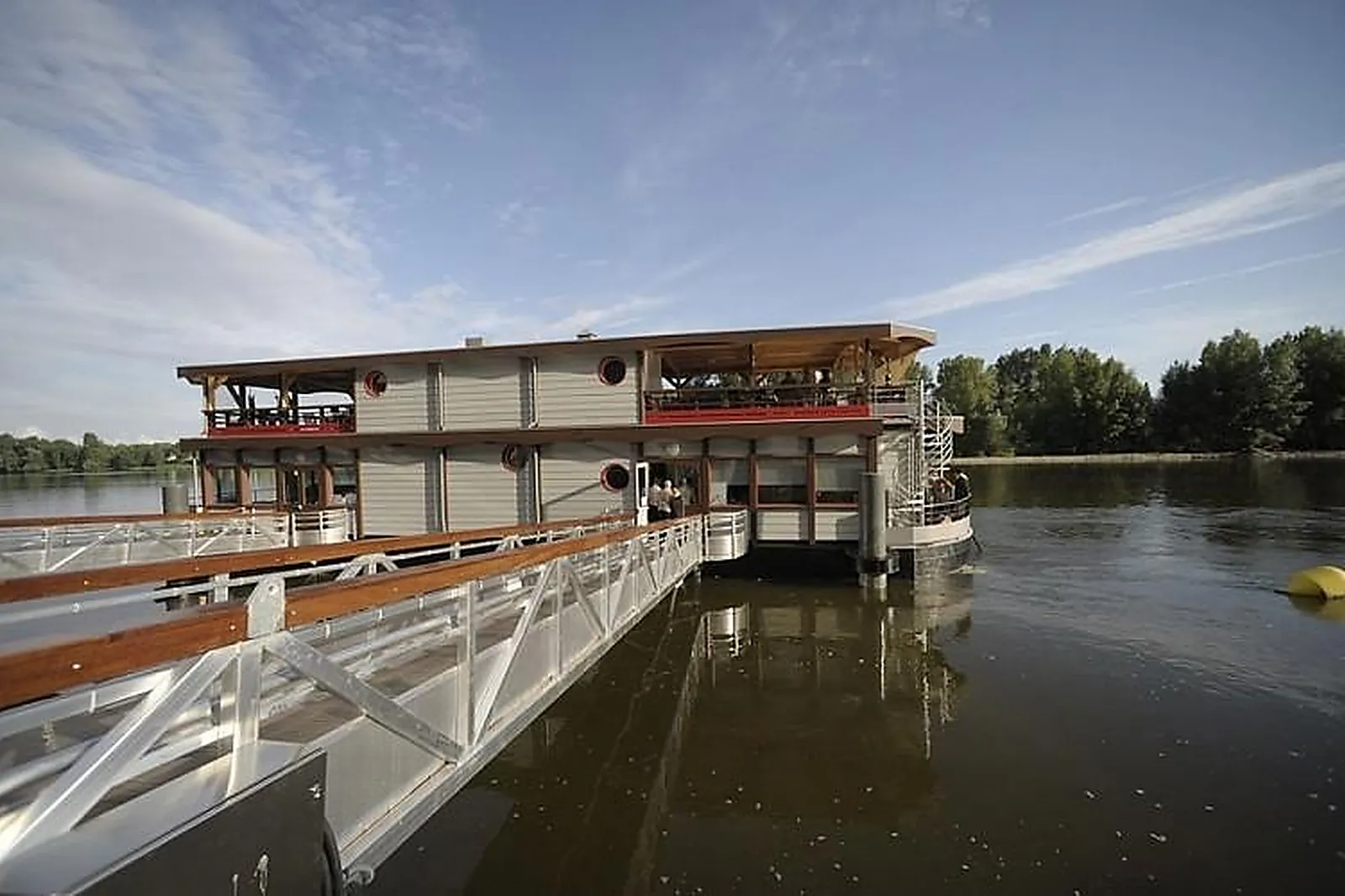 Lieux événementiels, BATEAU LAVOIR