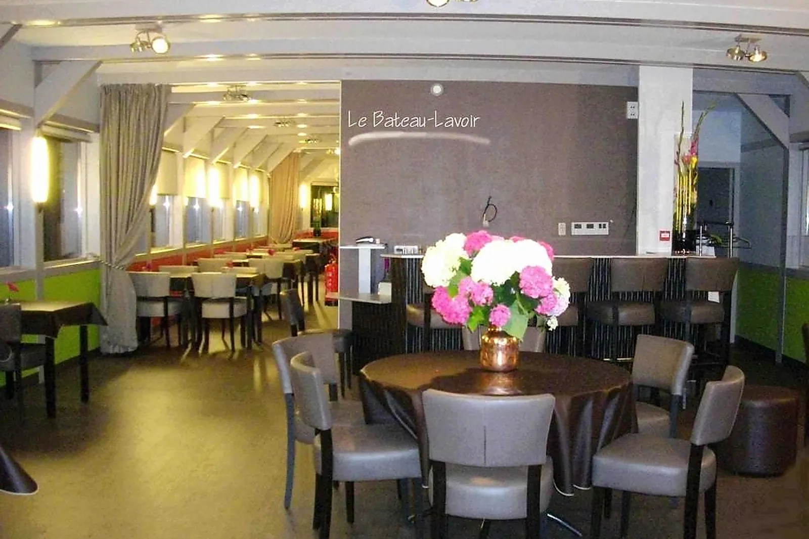 Lieux événementiels, BATEAU LAVOIR