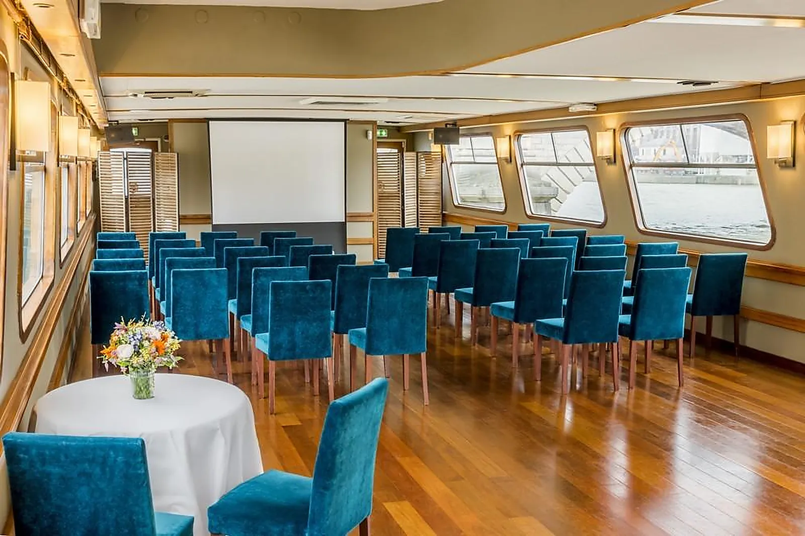 Lieux événementiels, BATEAU MELODY BLUES