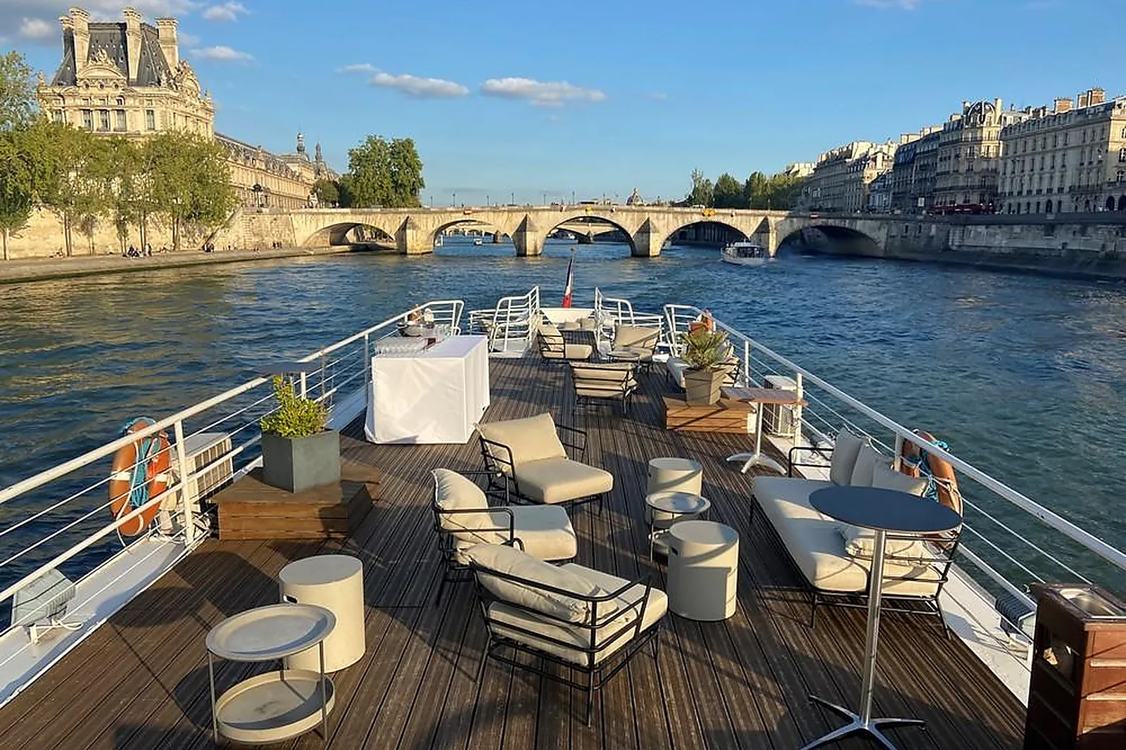 Lieux événementiels, BATEAU MELODY BLUES