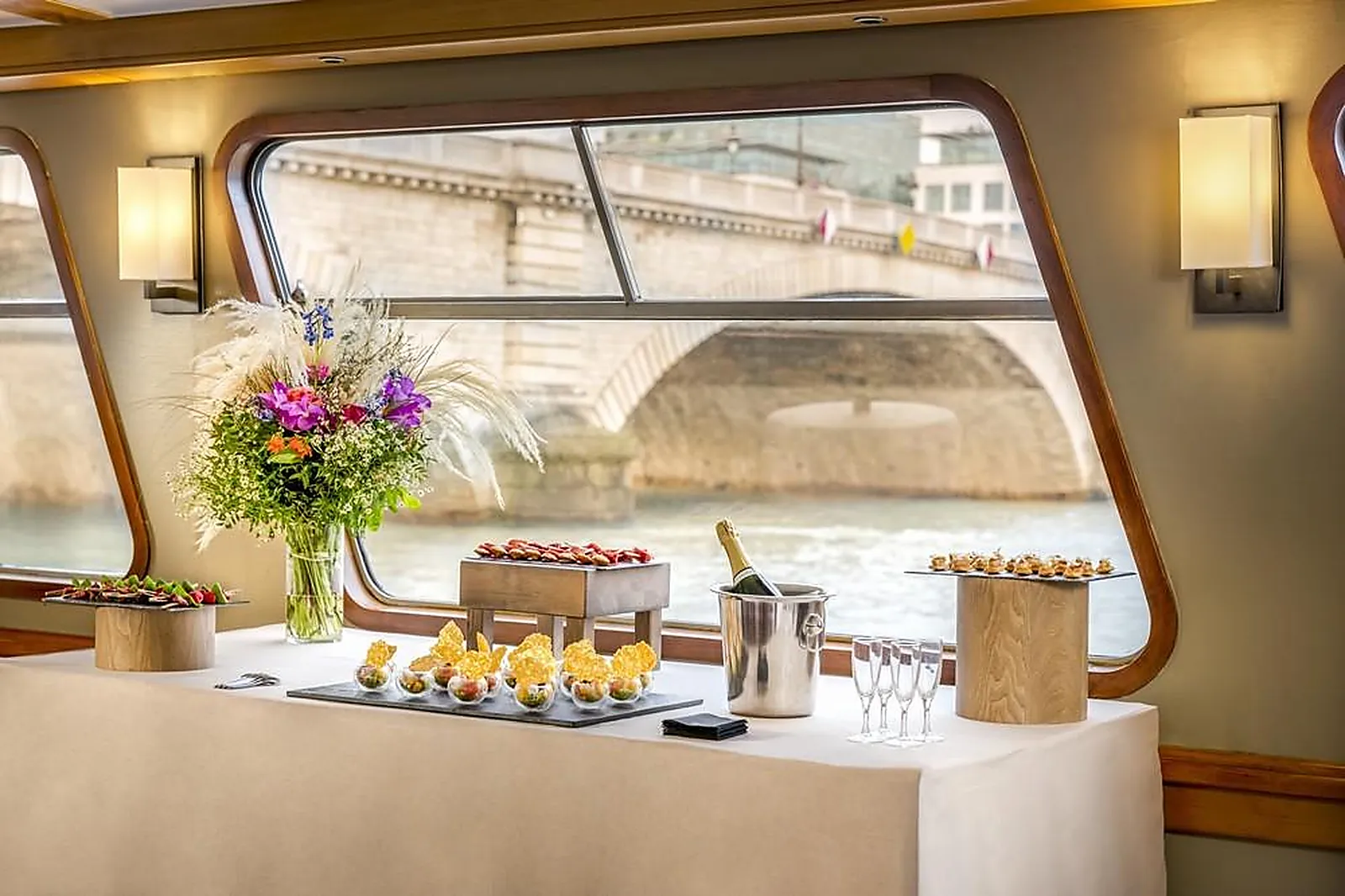 Lieux événementiels, BATEAU MELODY BLUES