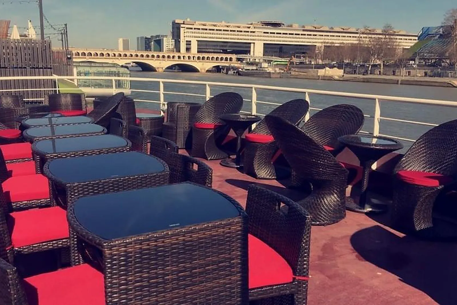 Lieux événementiels, BATEAU NIX NOX