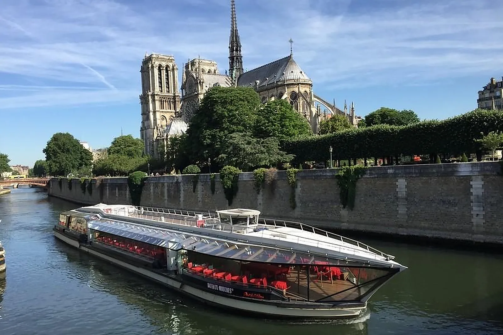Lieux événementiels, BATEAUX PRIVATISÉS PARIS