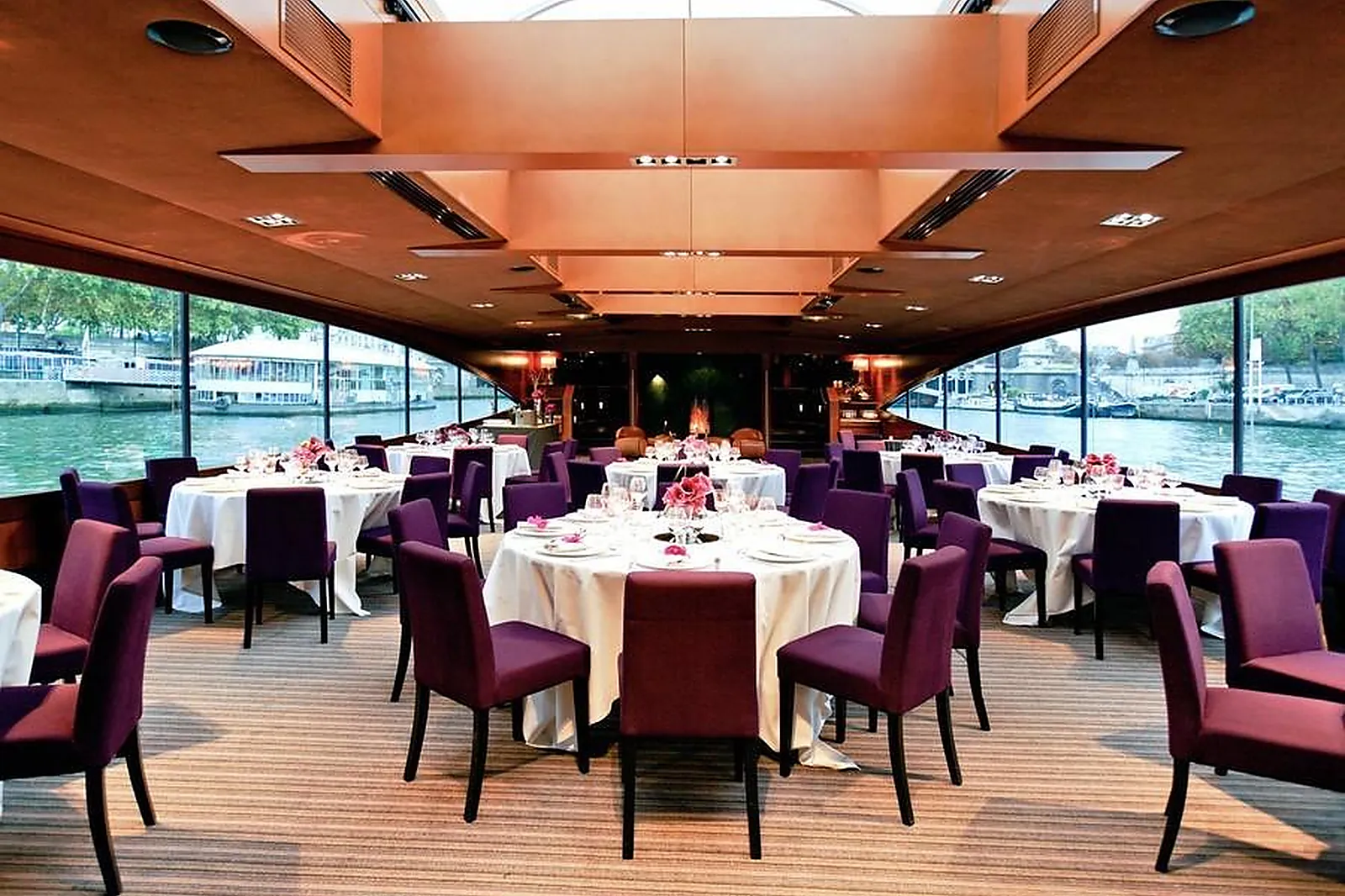 Lieux événementiels, BATEAUX PRIVATISÉS PARIS