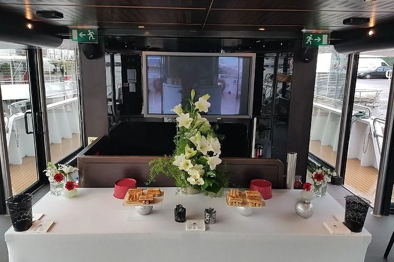 Lieux événementiels, BATEAUX PRIVATISÉS PARIS