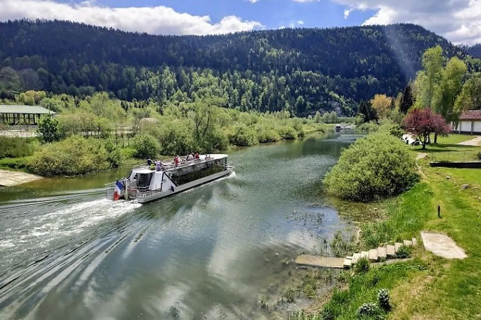 Lieux événementiels, BATEAUX DU SAUT DU DOUBS