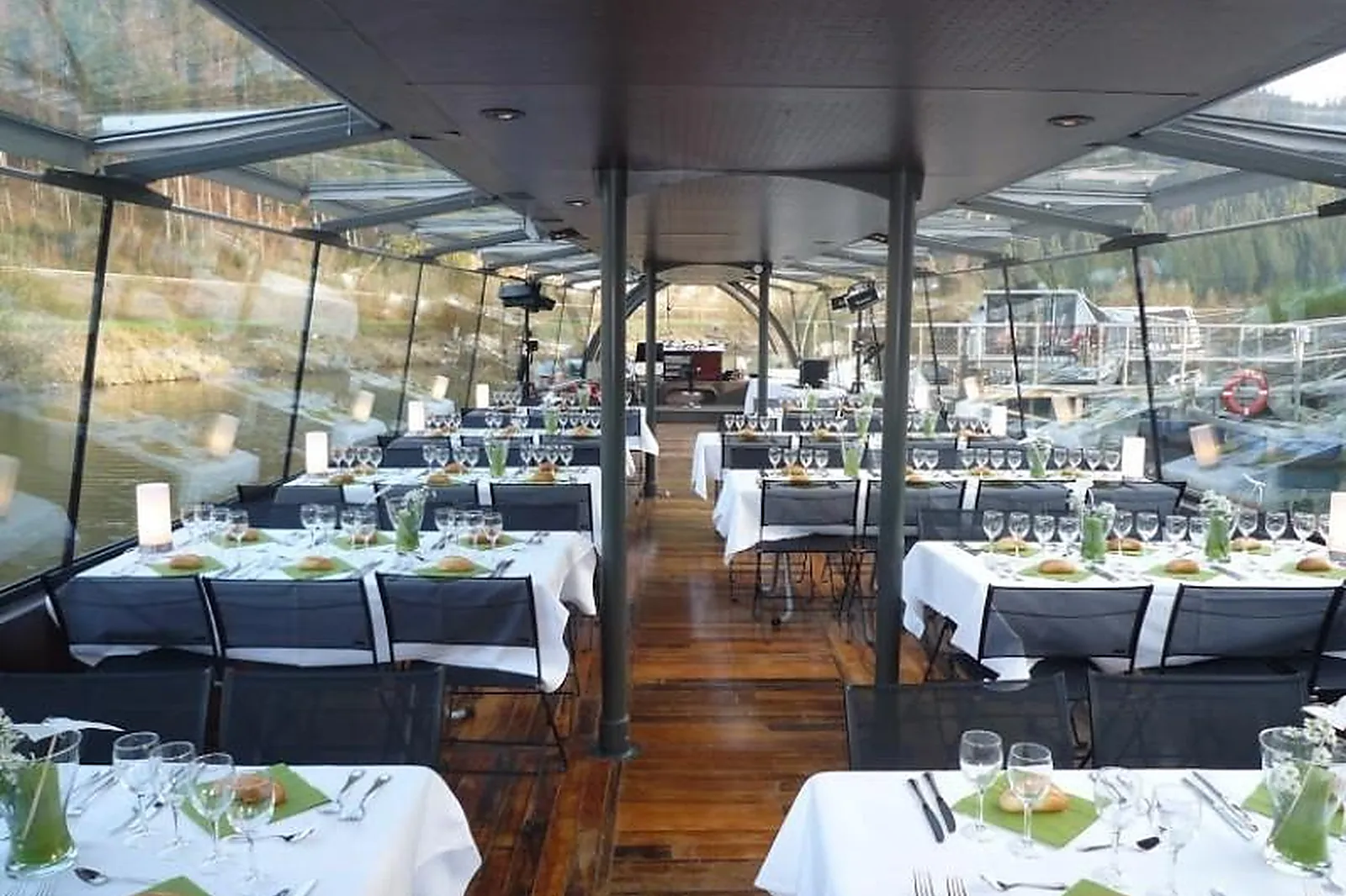 Lieux événementiels, BATEAUX DU SAUT DU DOUBS