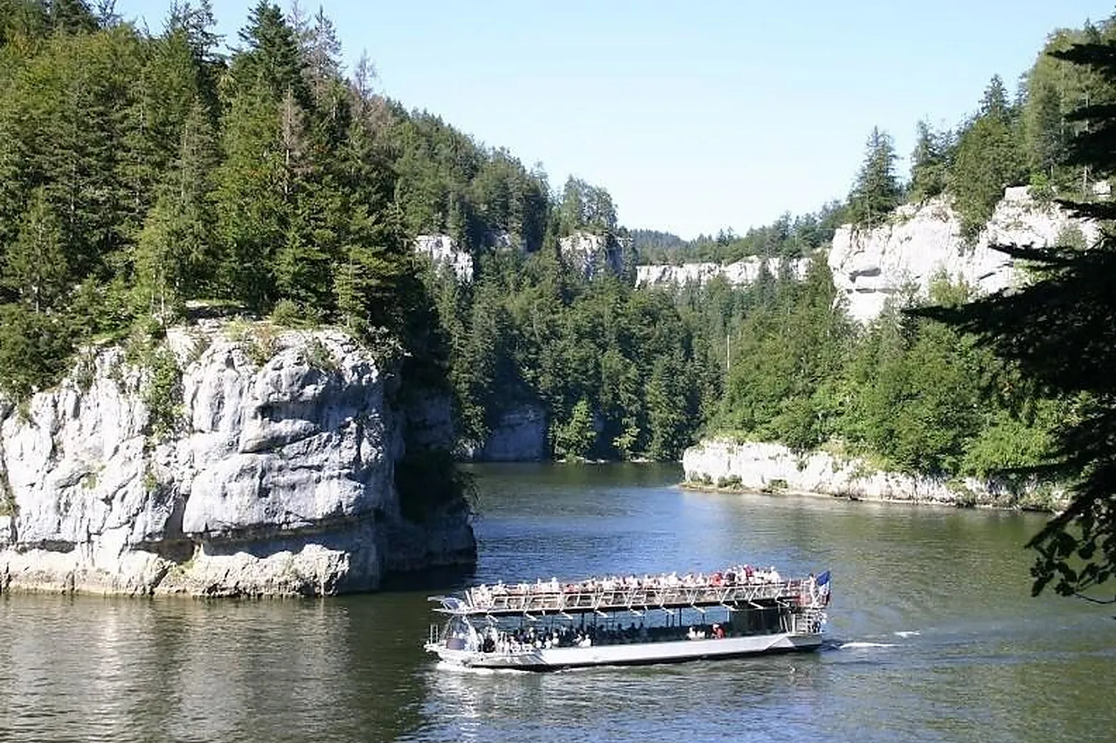 Lieux événementiels, BATEAUX DU SAUT DU DOUBS