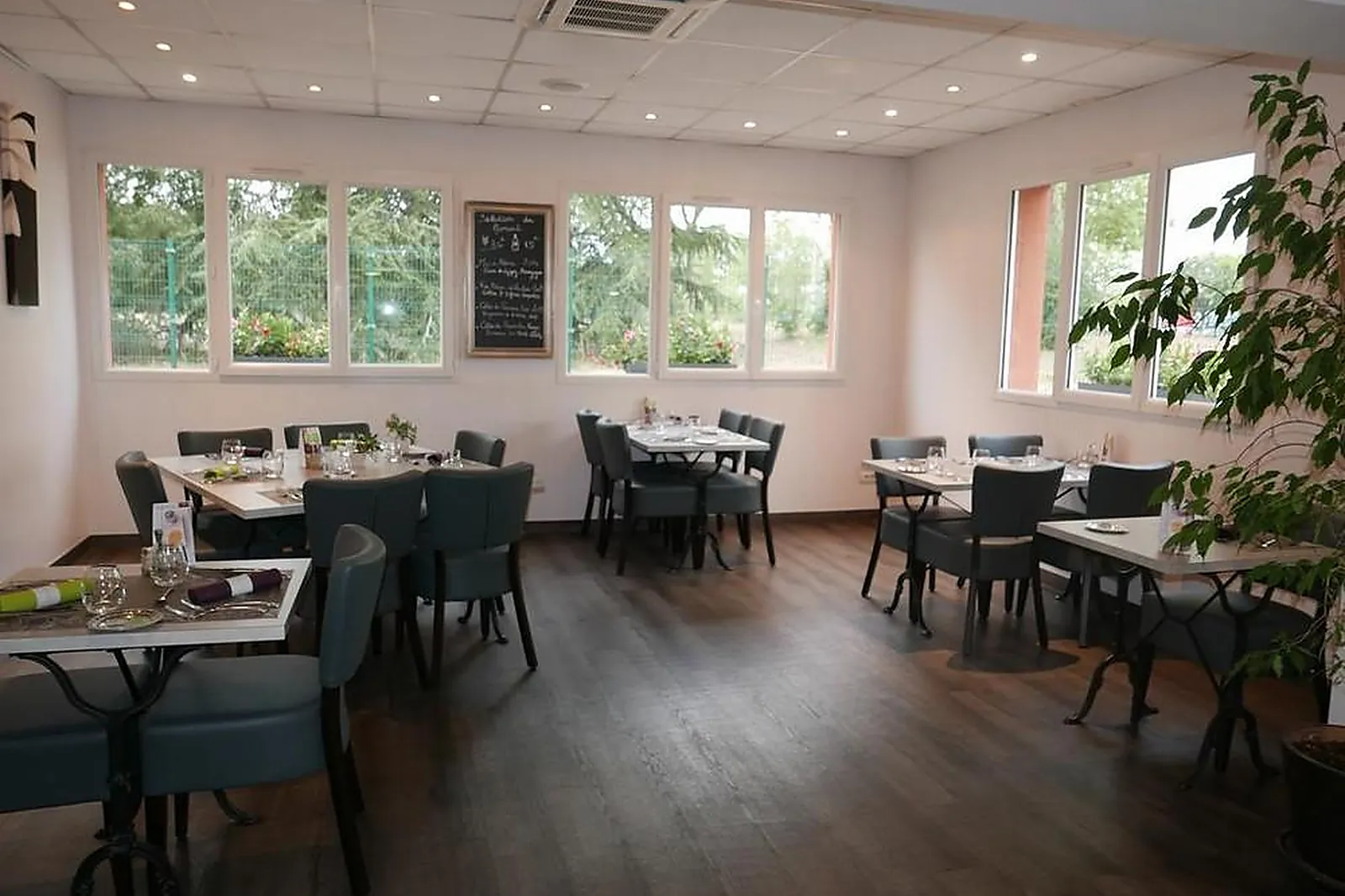 Lieux événementiels, BEST HOTEL LYON SAINT-PRIEST