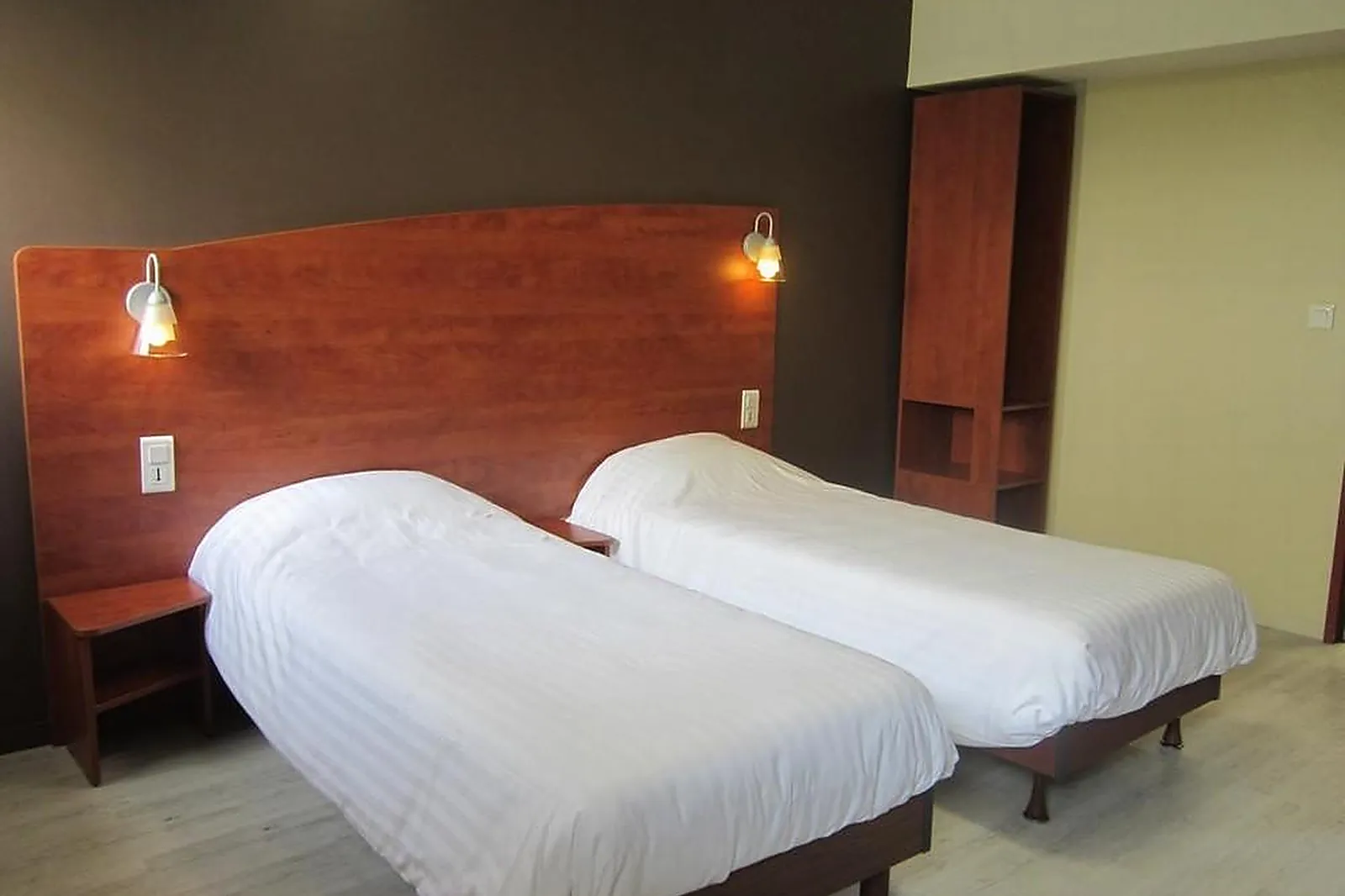 Lieux événementiels, BEST HOTEL LYON SAINT-PRIEST