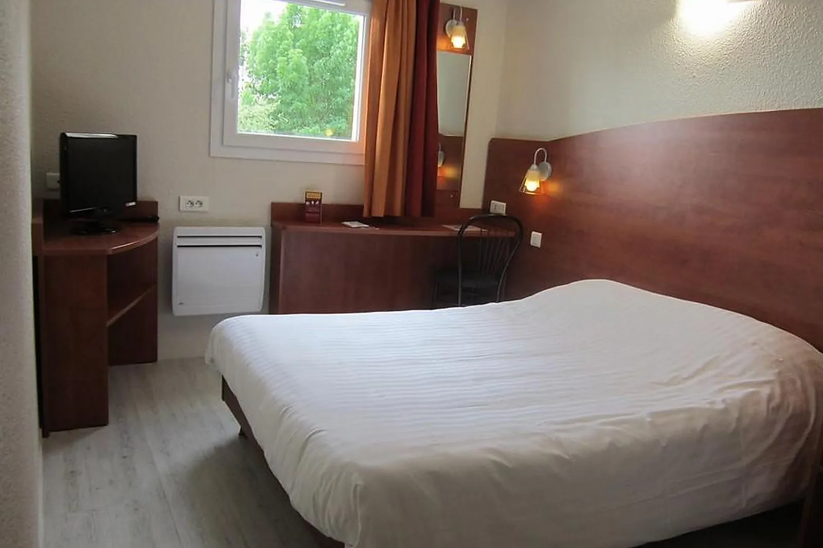 Lieux événementiels, BEST HOTEL LYON SAINT-PRIEST