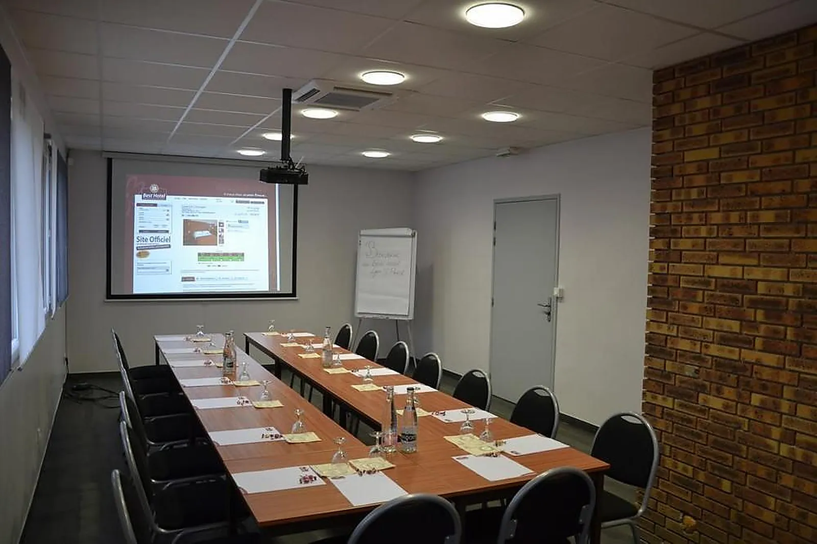 Lieux événementiels, BEST HOTEL LYON SAINT-PRIEST