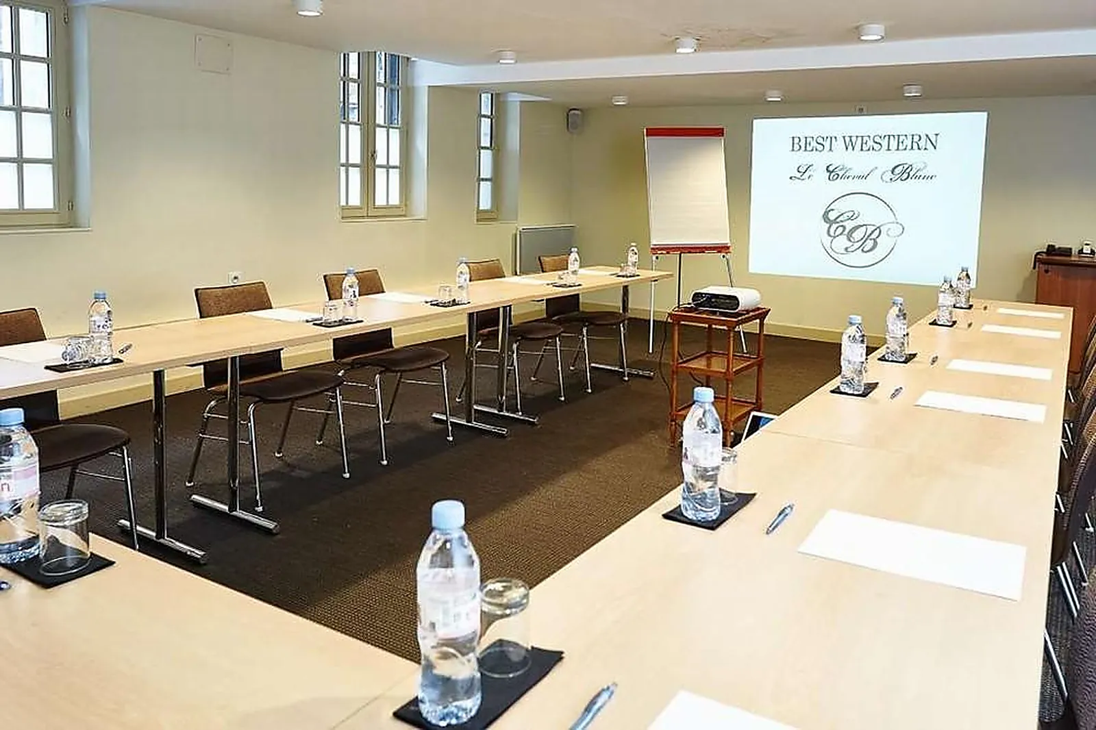 Lieux événementiels, BEST WESTERN HOTEL LE CHEVAL BLANC