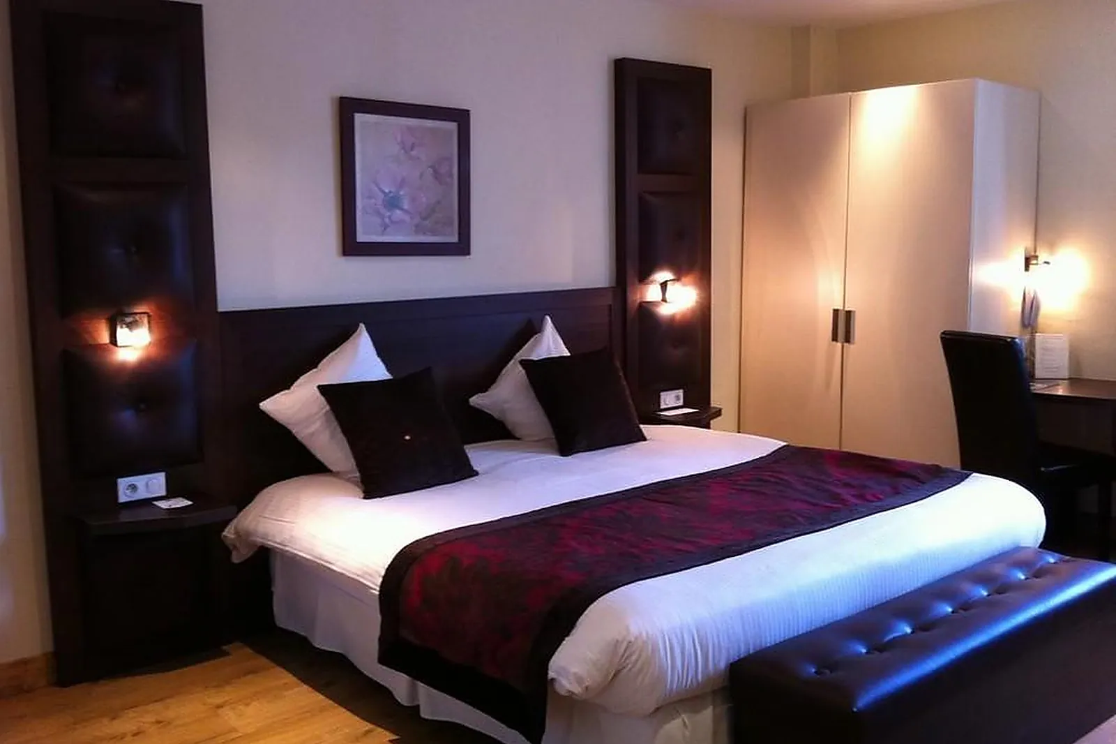 Lieux événementiels, BEST WESTERN HOTEL LE CHEVAL BLANC