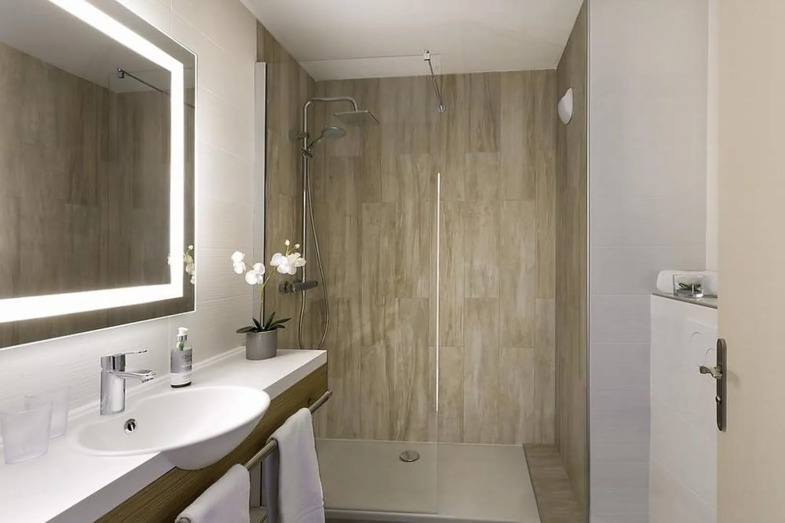 Lieux événementiels, BEST WESTERN LES BAINS HÔTEL ET SPA