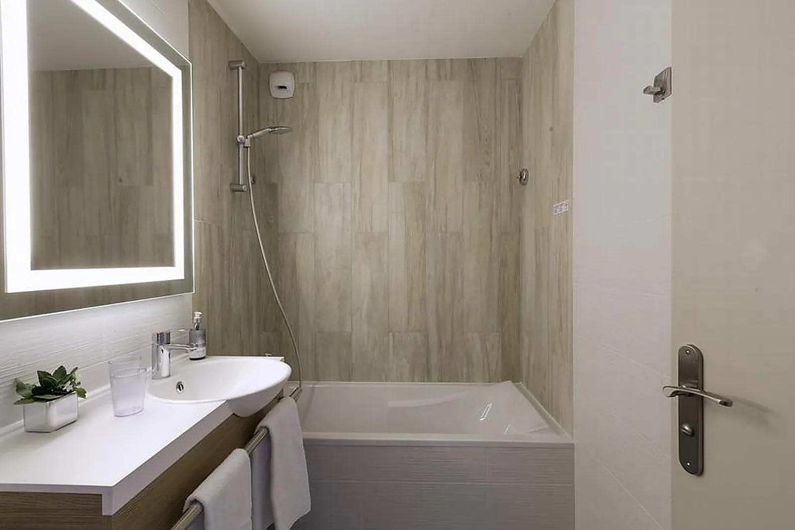 Lieux événementiels, BEST WESTERN LES BAINS HÔTEL ET SPA