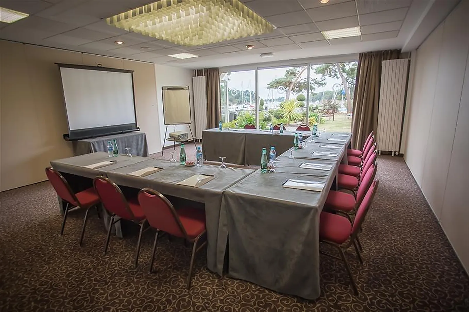 Lieux événementiels, BEST WESTERN PLUS HÔTEL LE ROOF