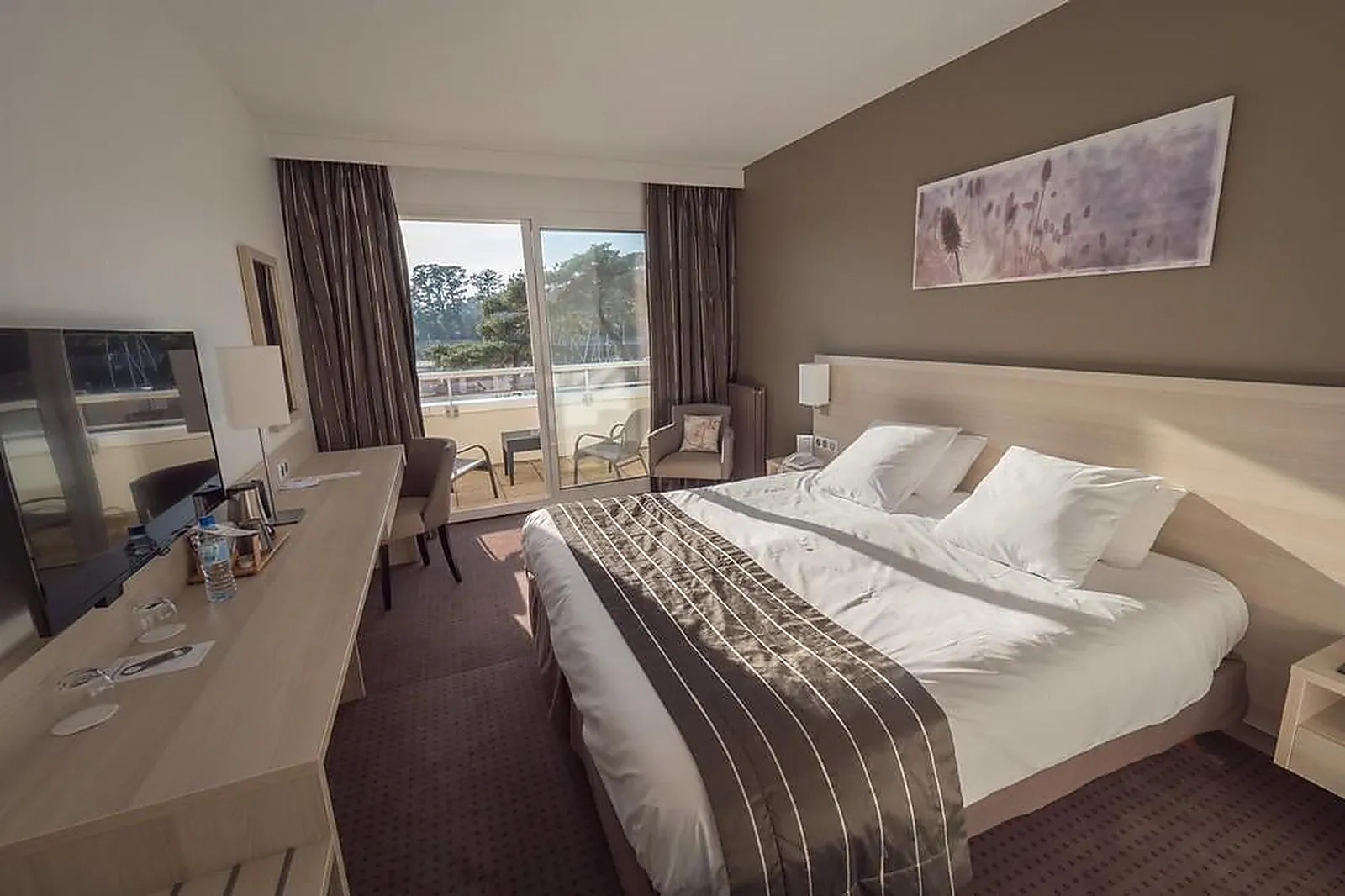 Lieux événementiels, BEST WESTERN PLUS HÔTEL LE ROOF