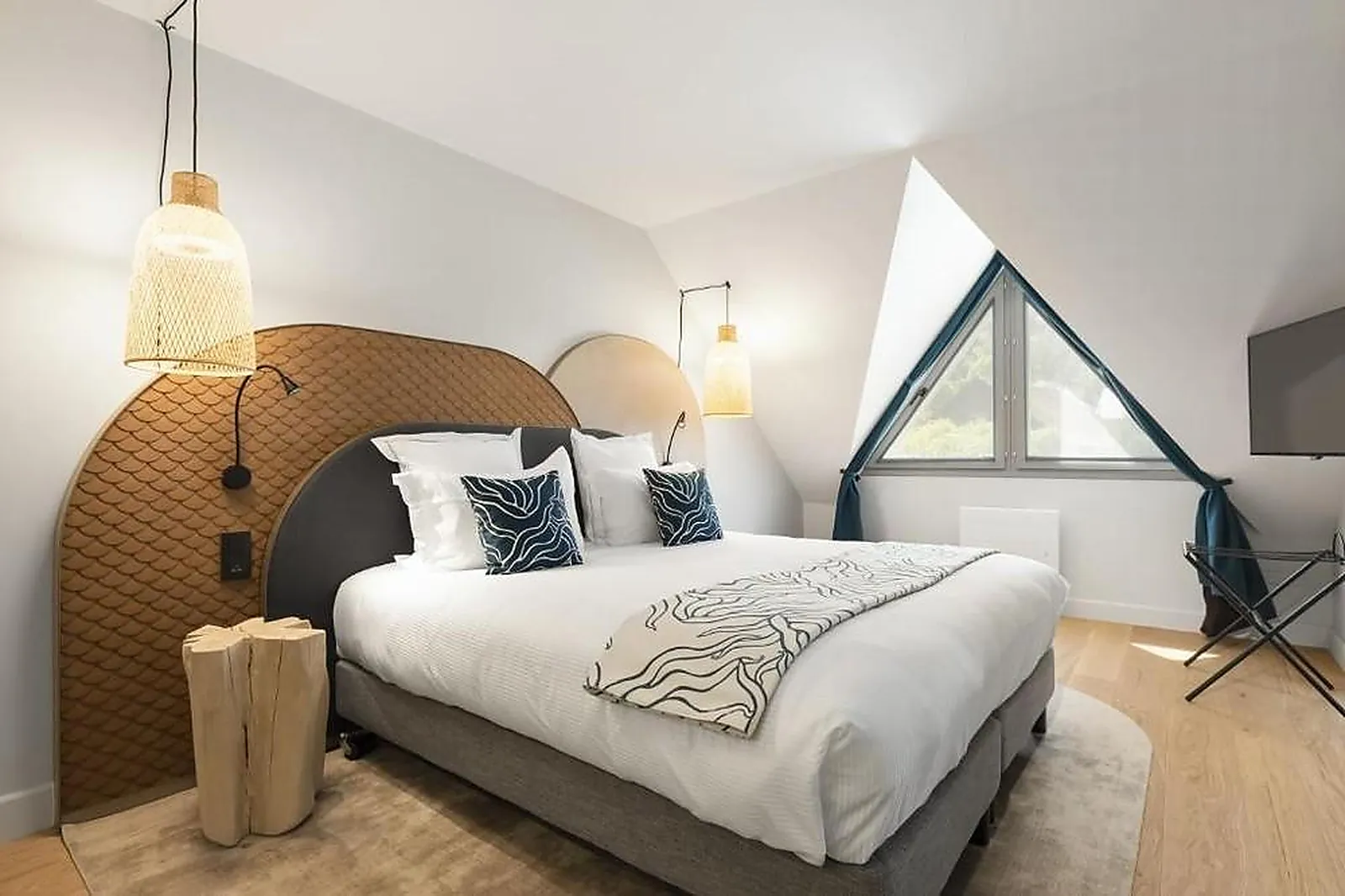 Lieux événementiels, BLACK BASS HÔTEL