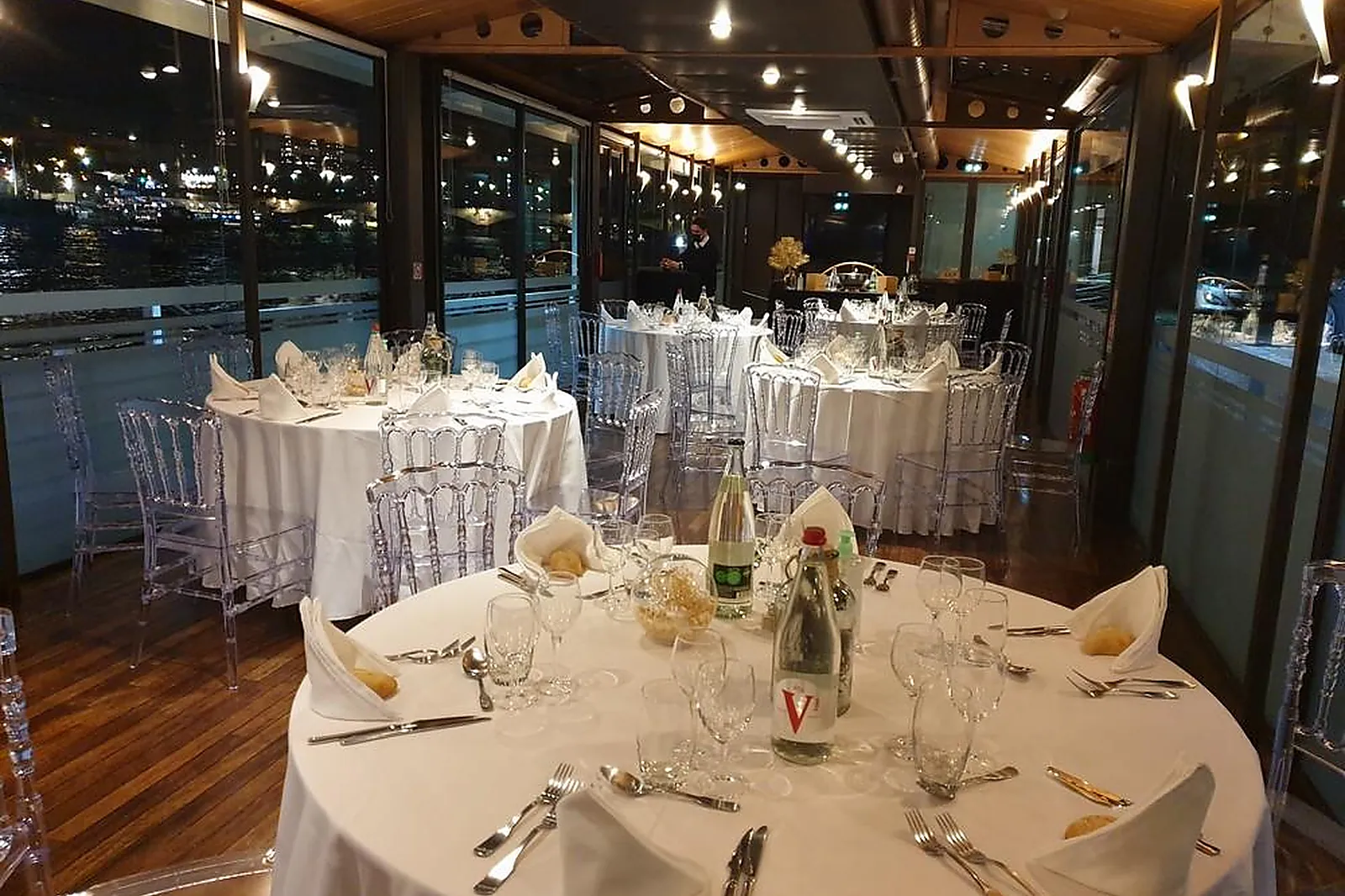 Lieux événementiels, BLEU SEINE LE DAUPHIN