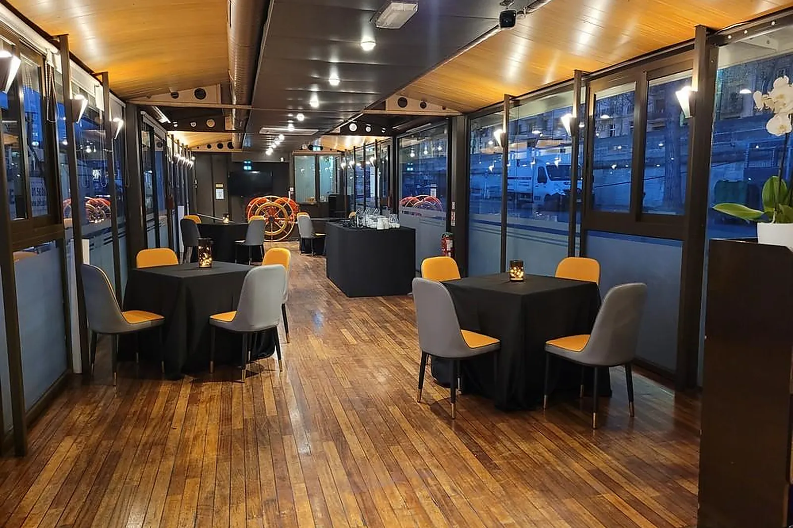 Lieux événementiels, BLEU SEINE LE DAUPHIN