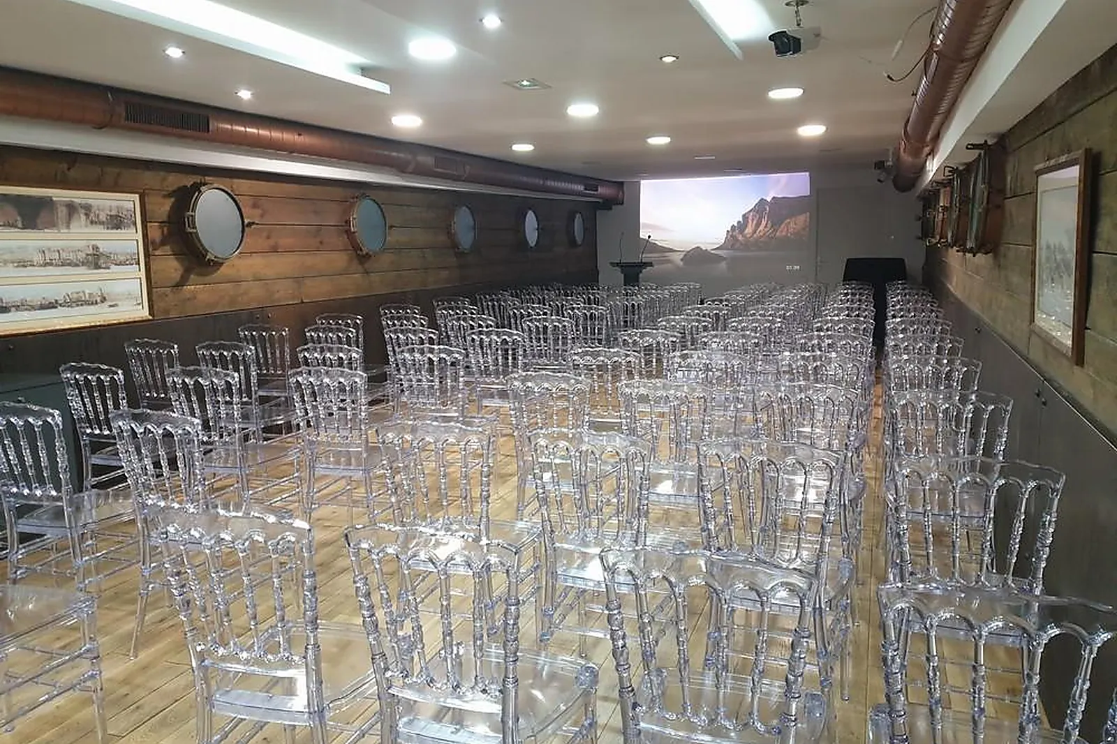 Lieux événementiels, BLEU SEINE LE DAUPHIN