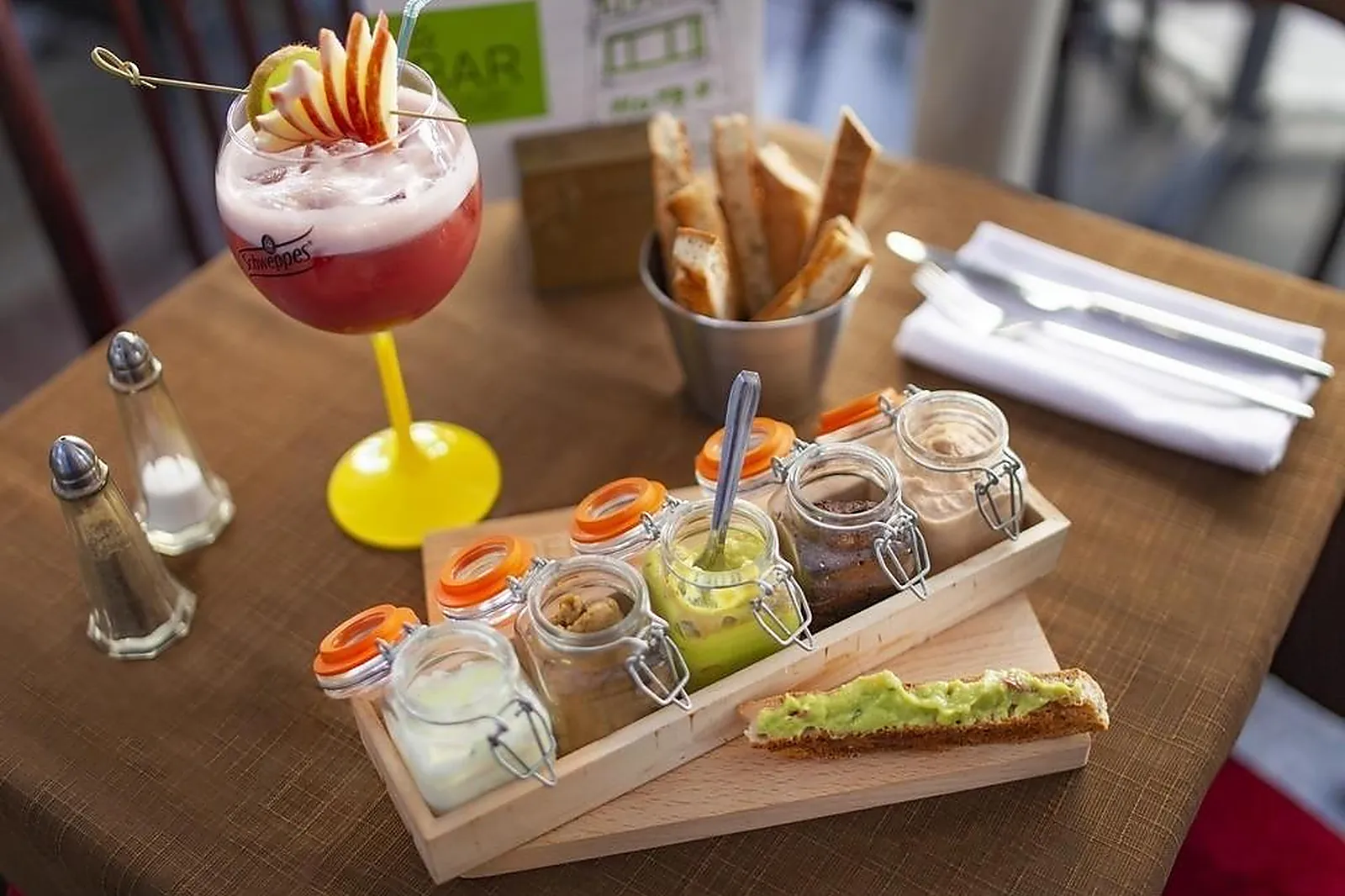 Lieux événementiels, BRASSERIE FLORE