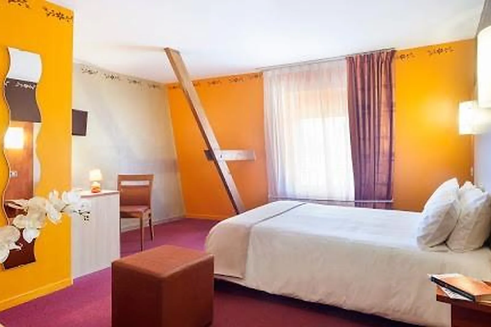 Lieux événementiels, BRIT HOTEL LE LION D'OR CHINON