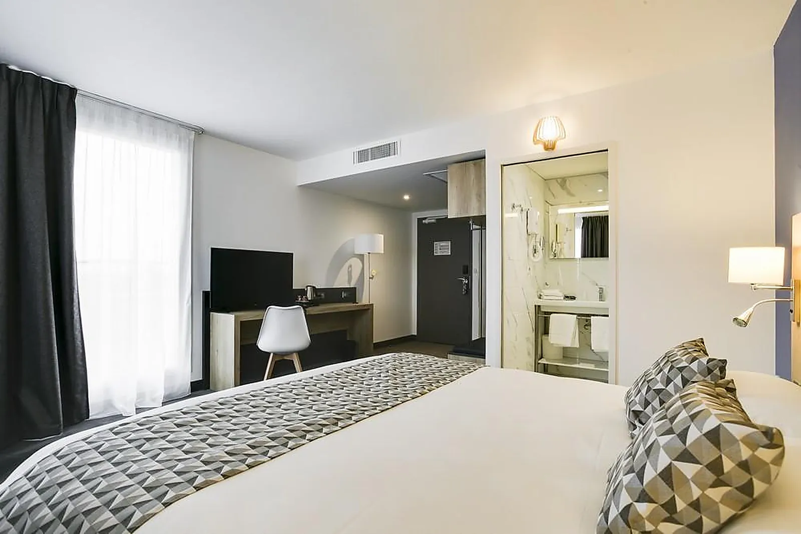 Lieux événementiels, BRIT HOTEL LOCHES